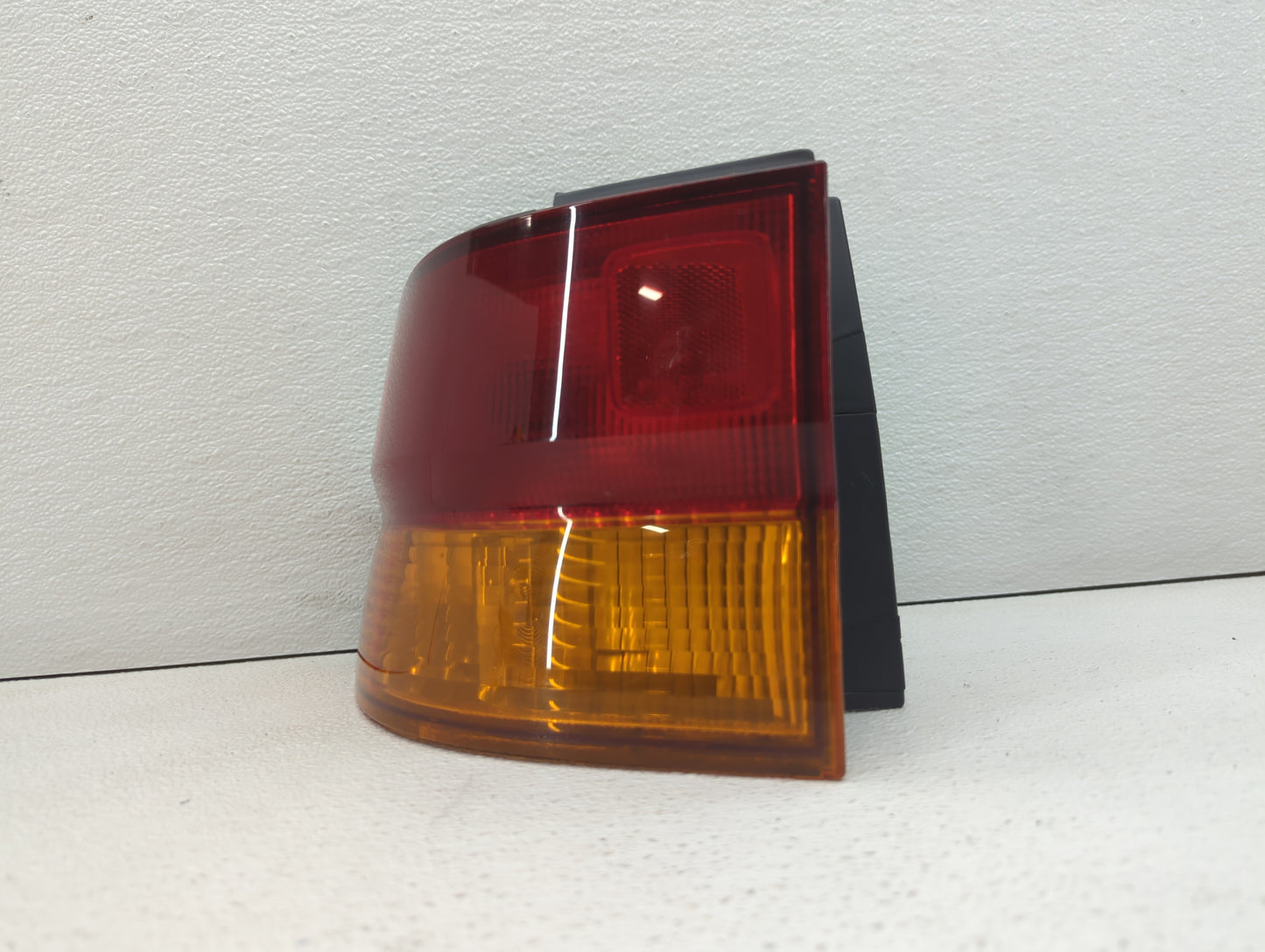 2002-2004 Honda Odyssey Tail Light Assembly Driver Left OEM P/N:317-1961L-AS-YR Fits Fits 2002 2003 2004 OEM Used Auto Parts
