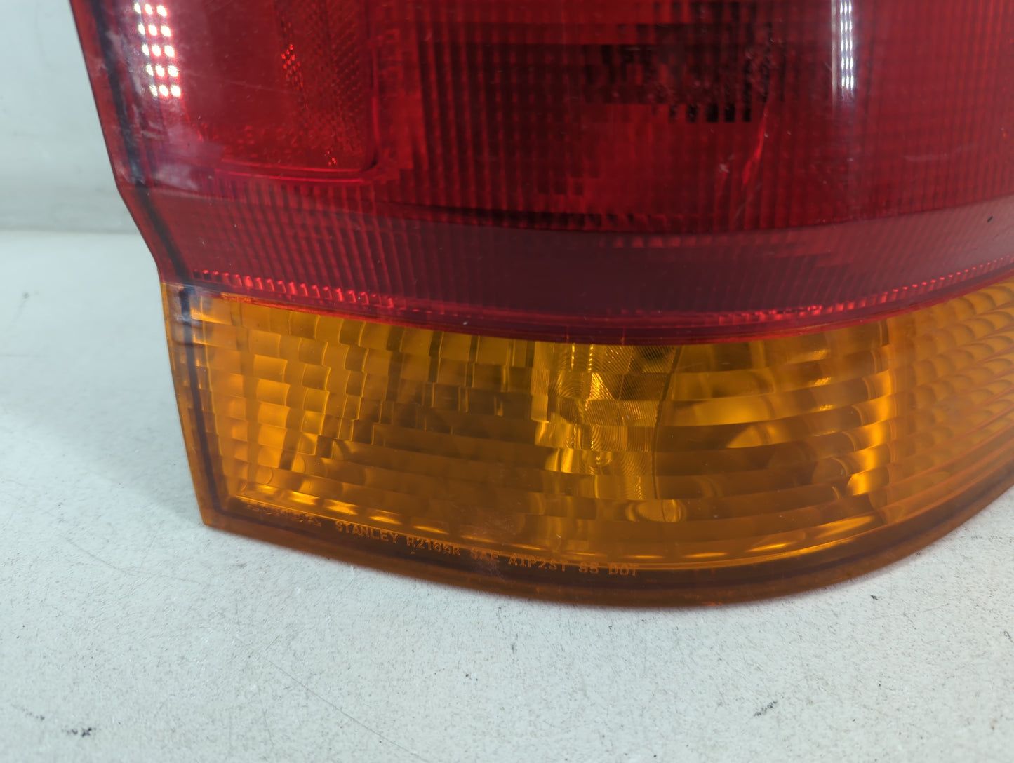 2002-2004 Honda Odyssey Tail Light Assembly Passenger Right OEM P/N:7443 Fits Fits 2002 2003 2004 OEM Used Auto Parts - Oemu