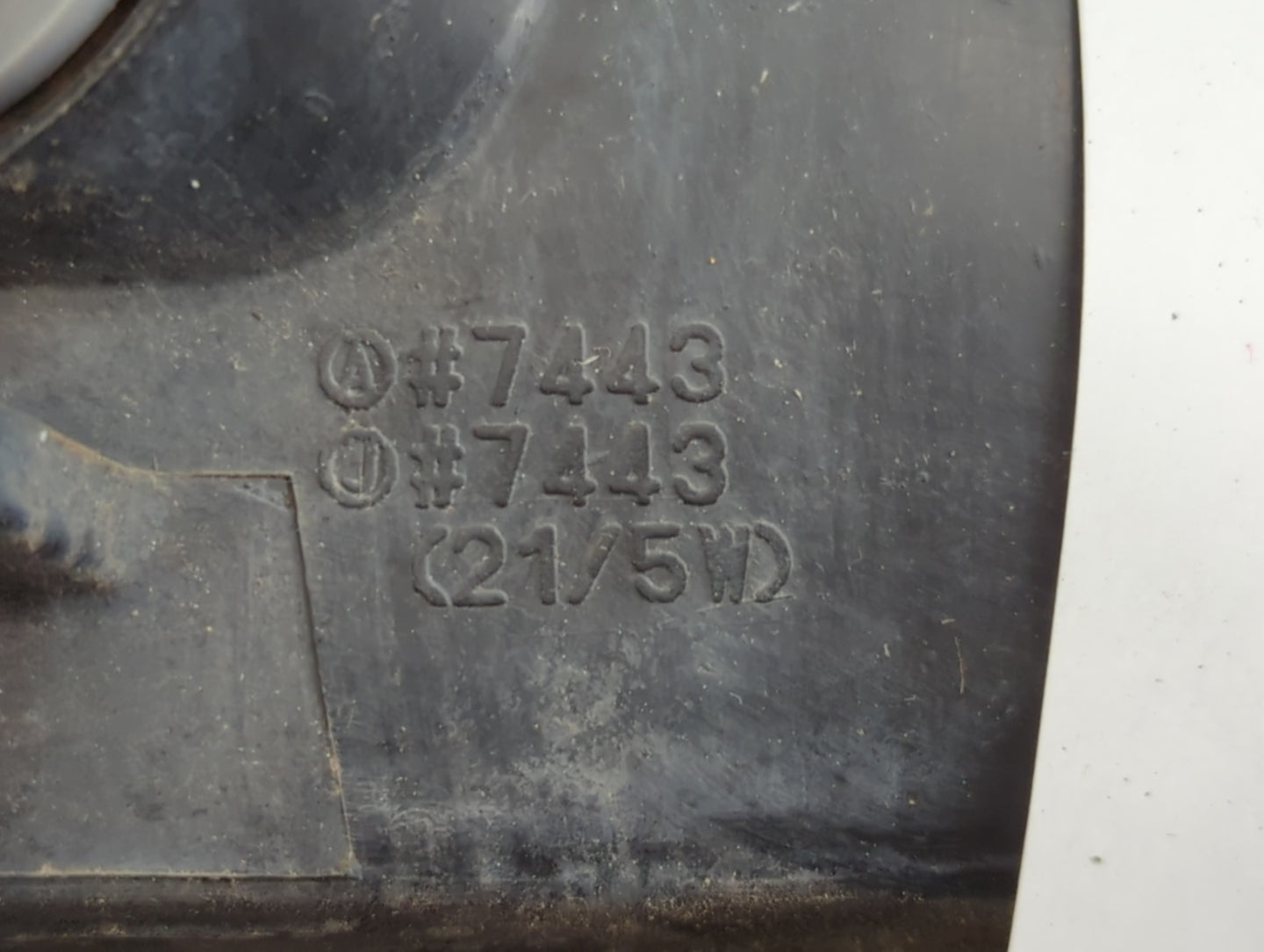 2002-2004 Honda Odyssey Tail Light Assembly Passenger Right OEM P/N:7443 Fits Fits 2002 2003 2004 OEM Used Auto Parts - Oemu