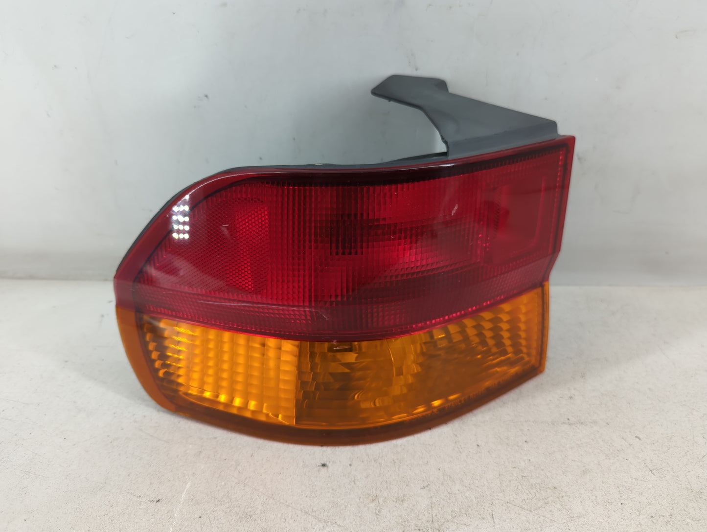 2002-2004 Honda Odyssey Tail Light Assembly Driver Left OEM P/N:7443 Fits Fits 2002 2003 2004 OEM Used Auto Parts - Oemuseda