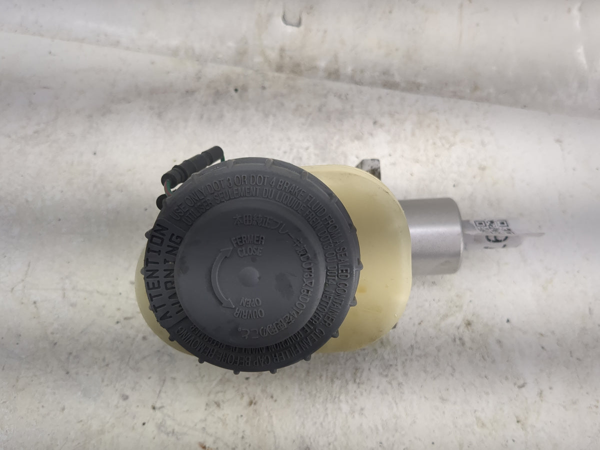 2003-2008 Honda Pilot Brake Master Cylinder 1497524 - Oemusedautoparts1.com