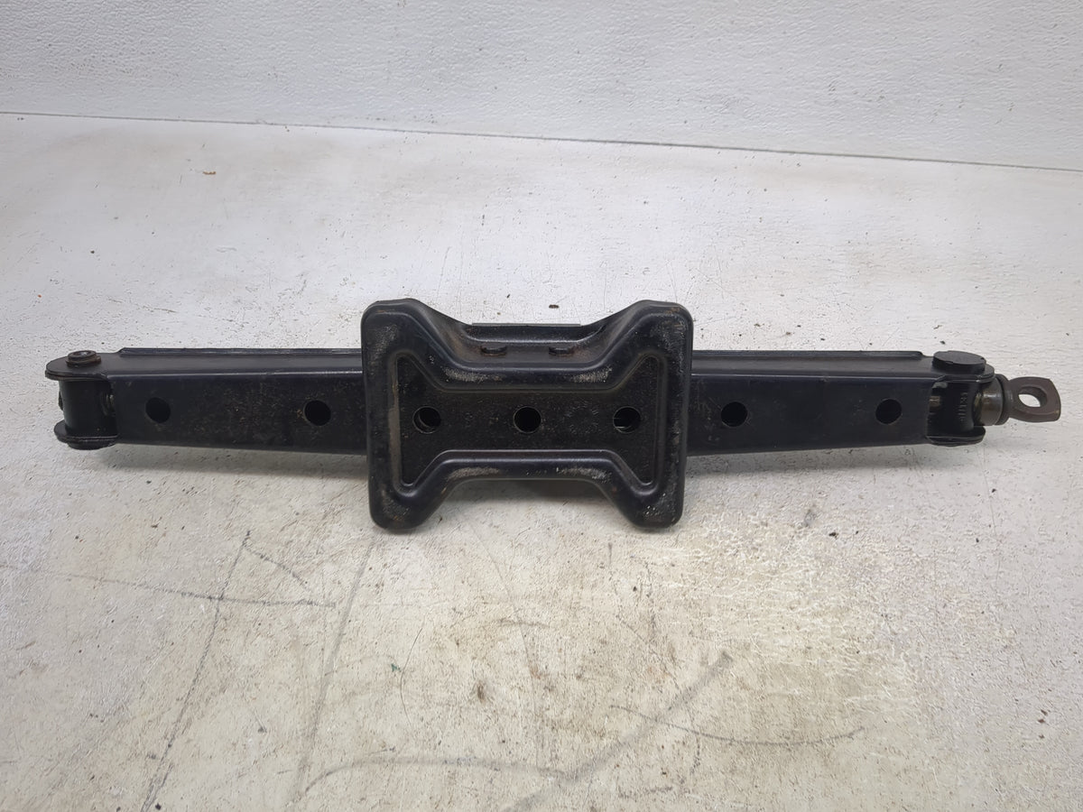 2004 Honda Pilot Spare Scissor Car Jack - Oemusedautoparts1.com