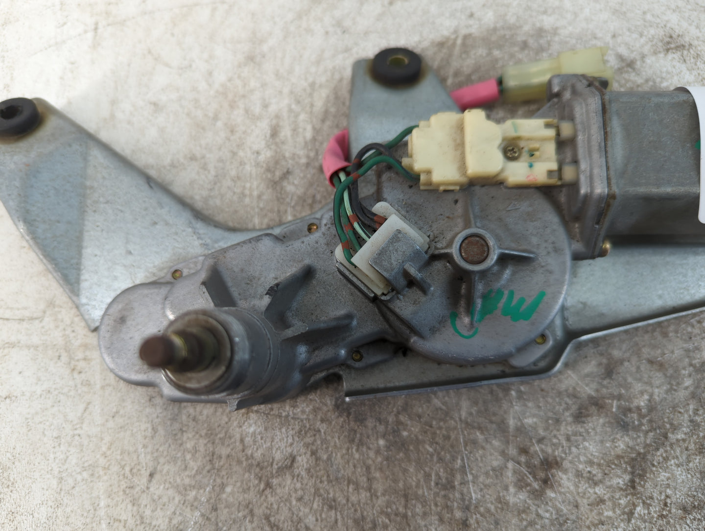 2004 Honda Pilot Rear Lid Wiper Motor P/N:34965-581 Fits OEM Used Auto Parts - Oemusedautoparts1.com