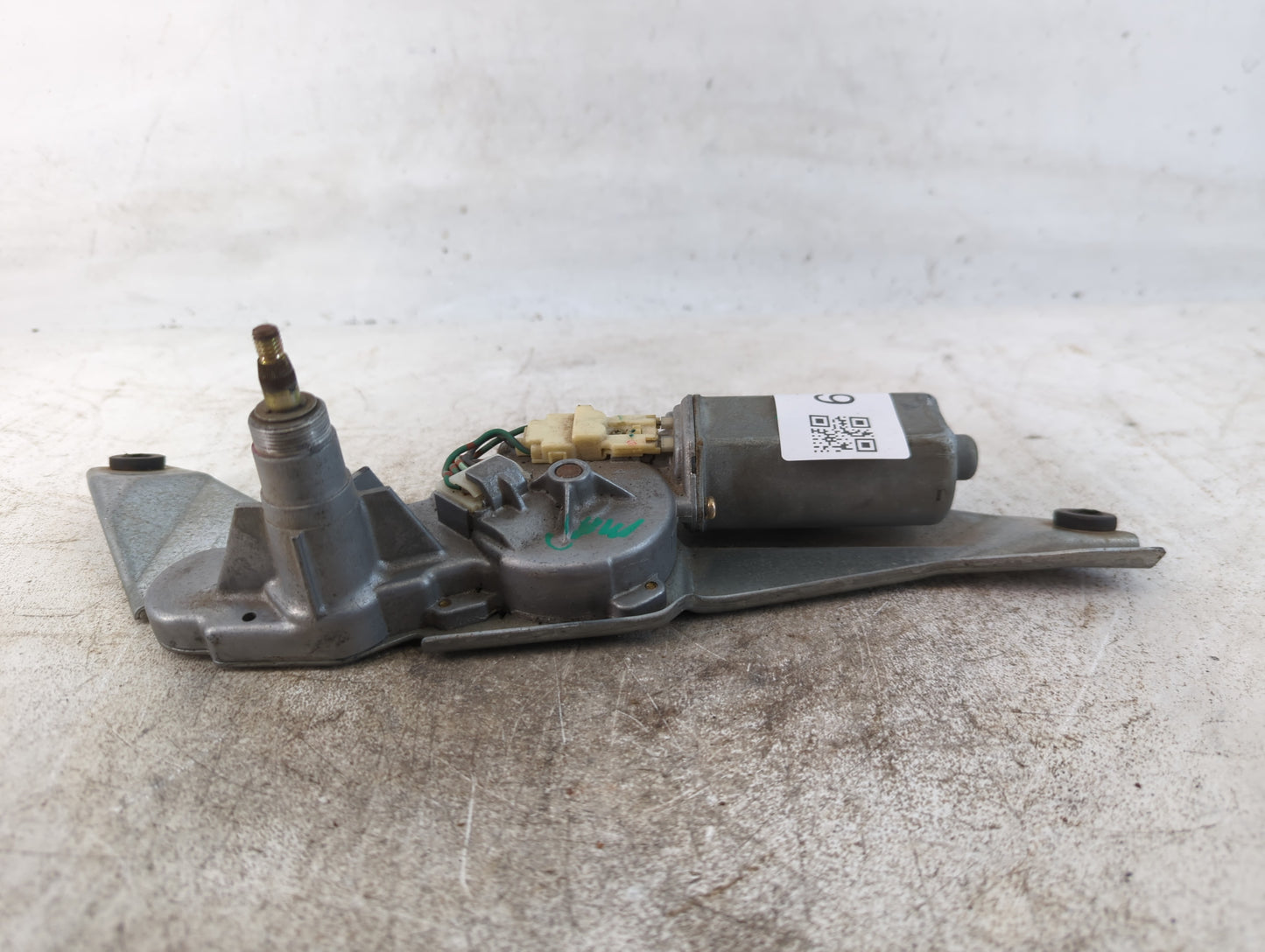 2004 Honda Pilot Rear Lid Wiper Motor P/N:34965-581 Fits OEM Used Auto Parts - Oemusedautoparts1.com