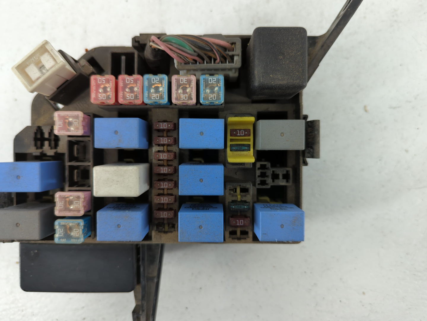 2000-2006 Hyundai Accent Fusebox Fuse Box Panel Relay Module P/N:91205 25061 Fits Fits 2000 2001 2002 2003 2004 2005 2006 OE