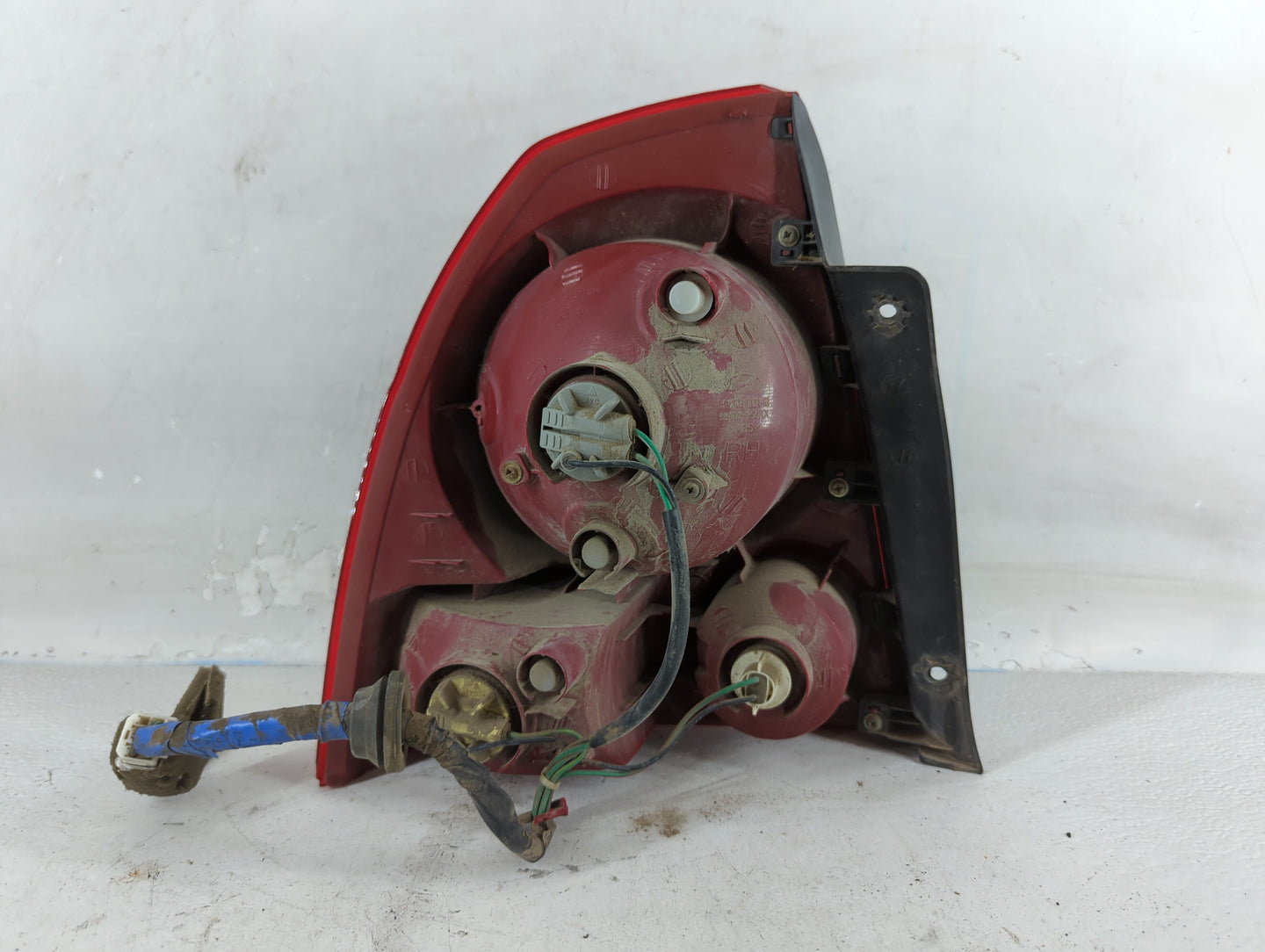 2004-2006 Hyundai Accent Tail Light Assembly Driver Left OEM P/N:92402-255XX Fits Fits 2004 2005 2006 OEM Used Auto Parts - 