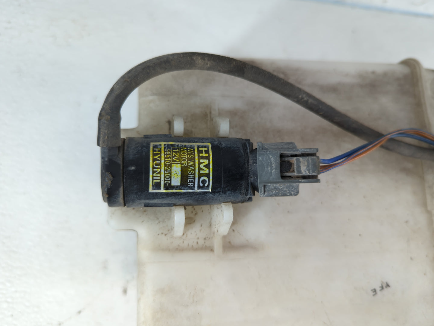 2000-2006 Hyundai Accent Windshield Washer Fluid Reservoir Bottle Oem - Oemusedautoparts1.com