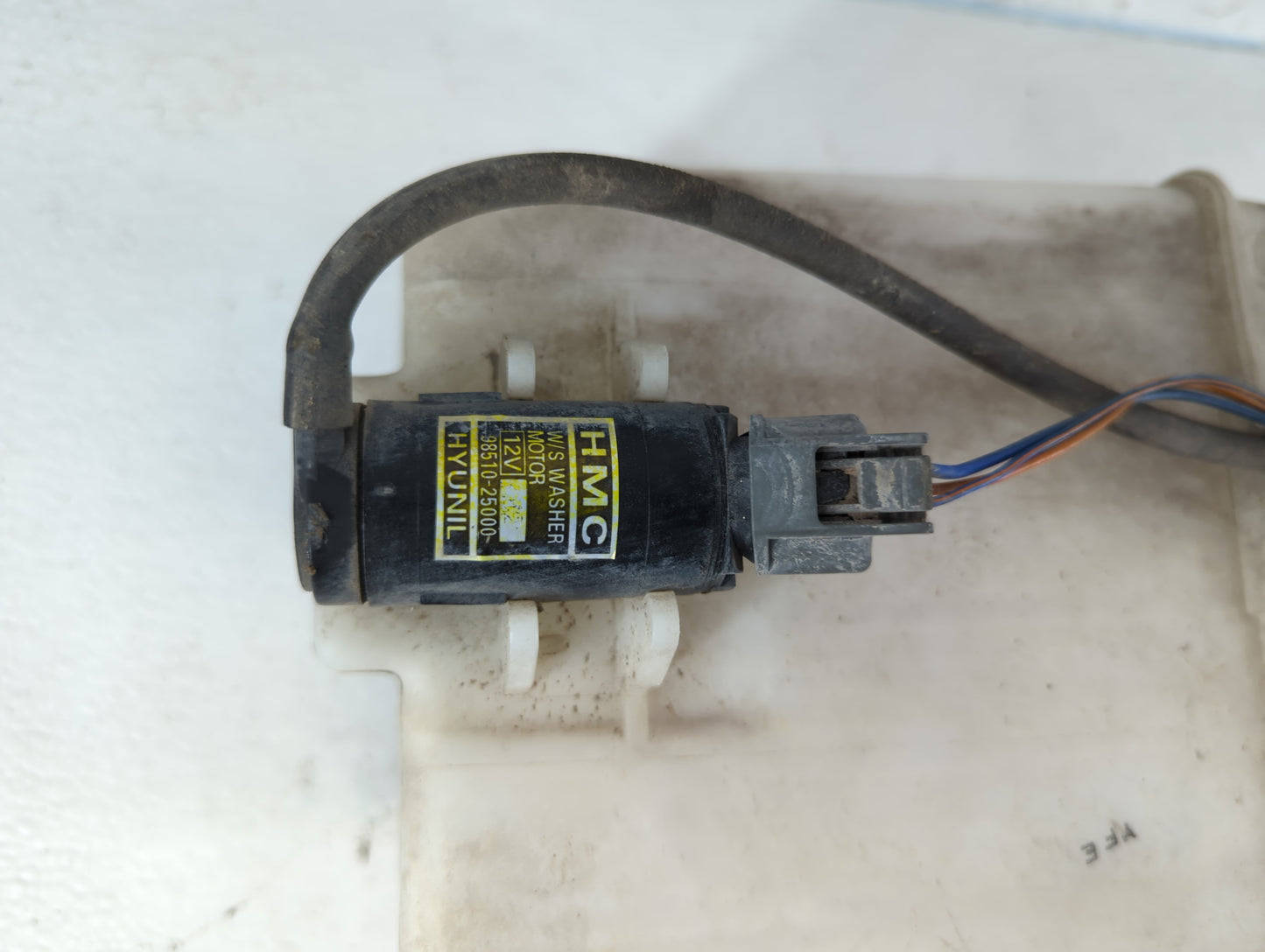 2000-2006 Hyundai Accent Windshield Washer Fluid Reservoir Bottle Oem - Oemusedautoparts1.com