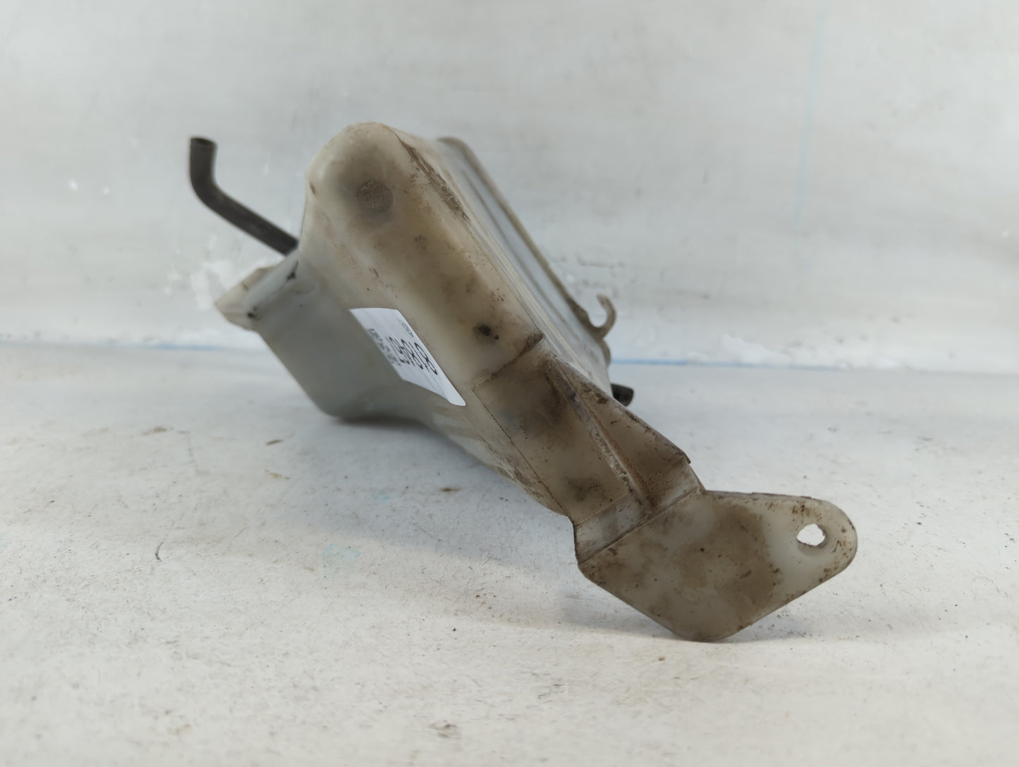 2000-2005 Hyundai Accent Radiator Coolant Overflow Expansion Tank Bottle 818467 - Oemusedautoparts1.com