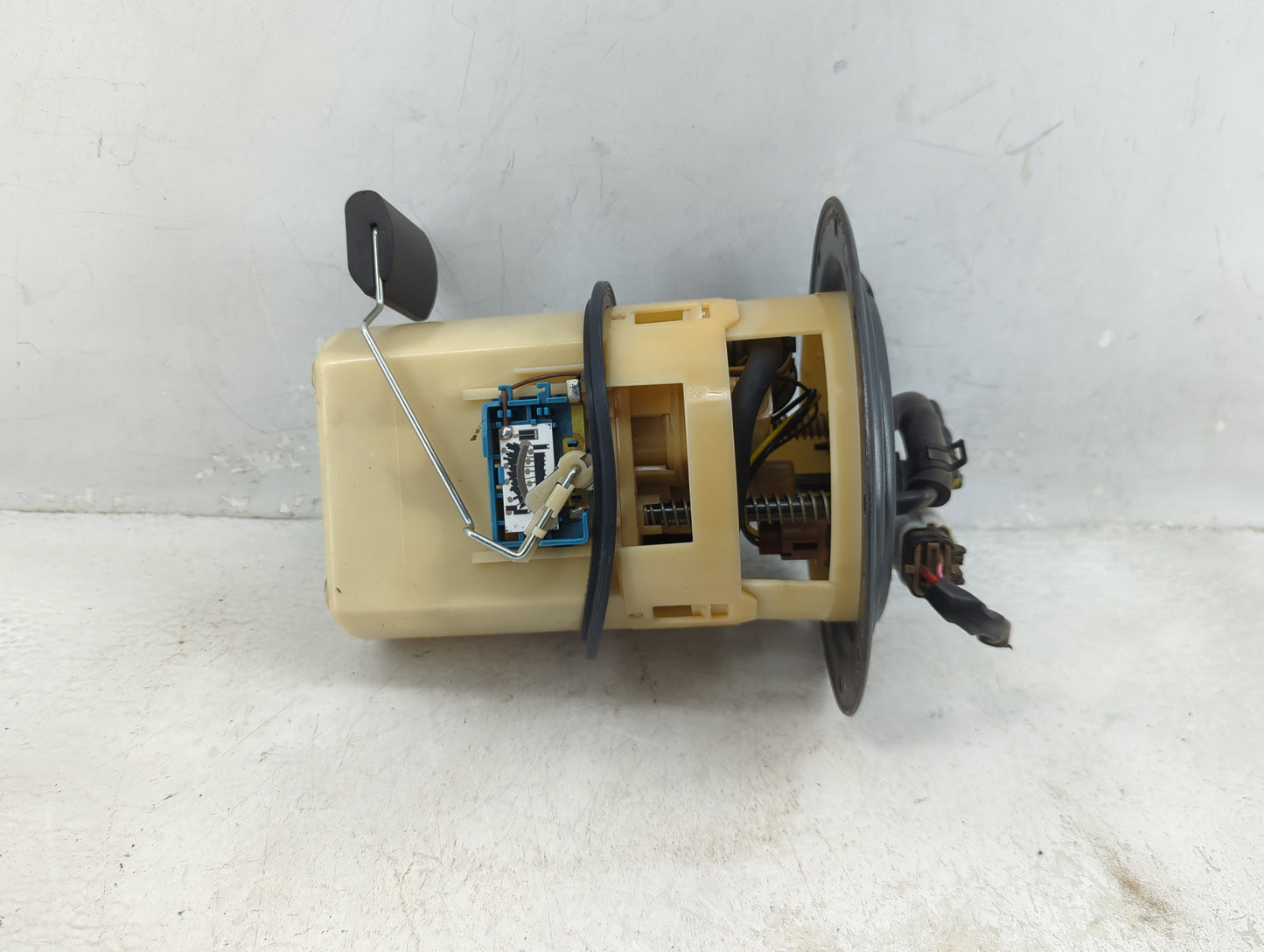 2004-2006 Hyundai Elantra Electrical Gas Fuel Pump Assembly - Oemusedautoparts1.com