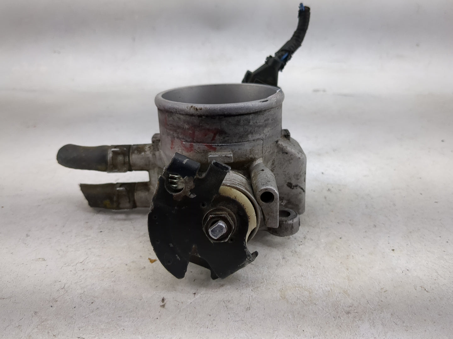 2004 Hyundai Elantra Throttle Body P/N:35170-22600 9600930002, 39108BL111718 Fits OEM Used Auto Parts - Oemusedautoparts1.co
