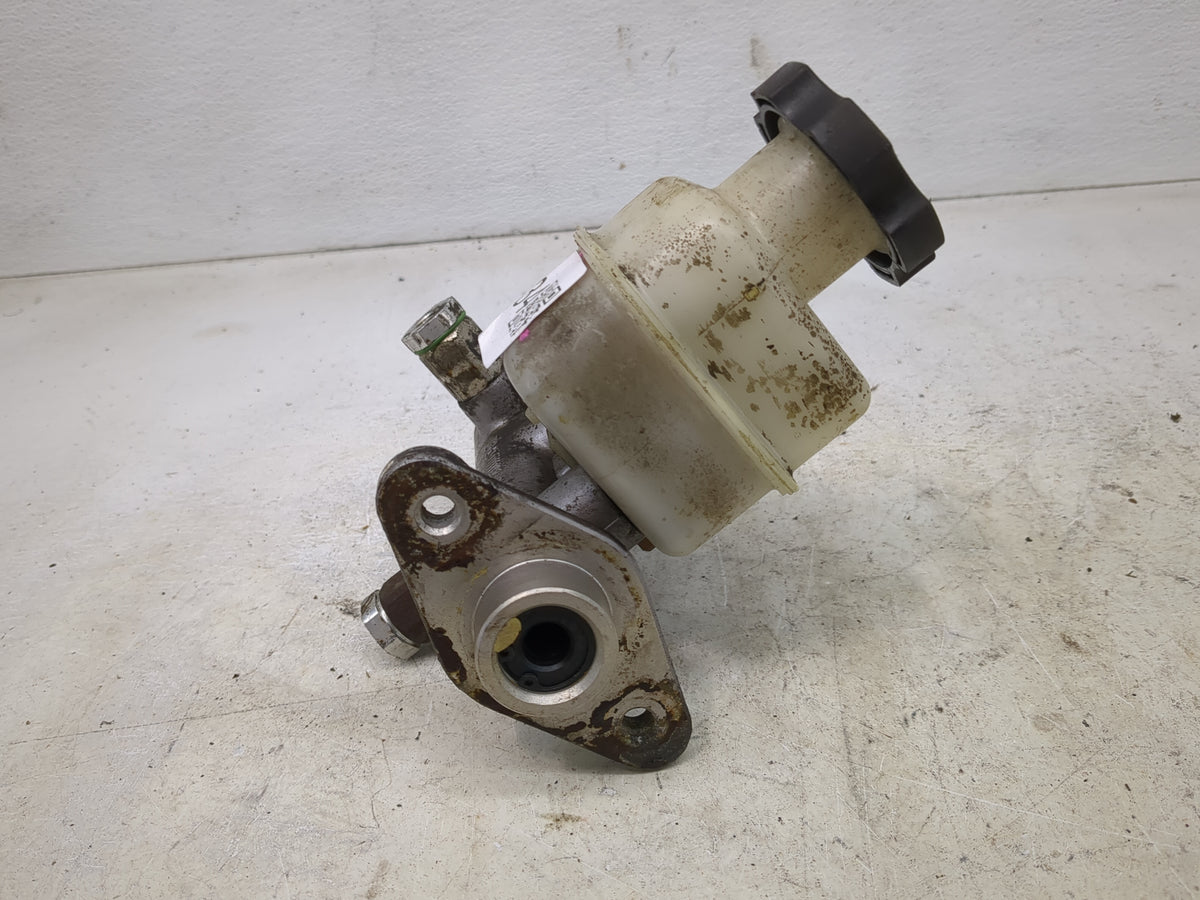 2004-2006 Hyundai Elantra Brake Master Cylinder 1513134 - Oemusedautoparts1.com