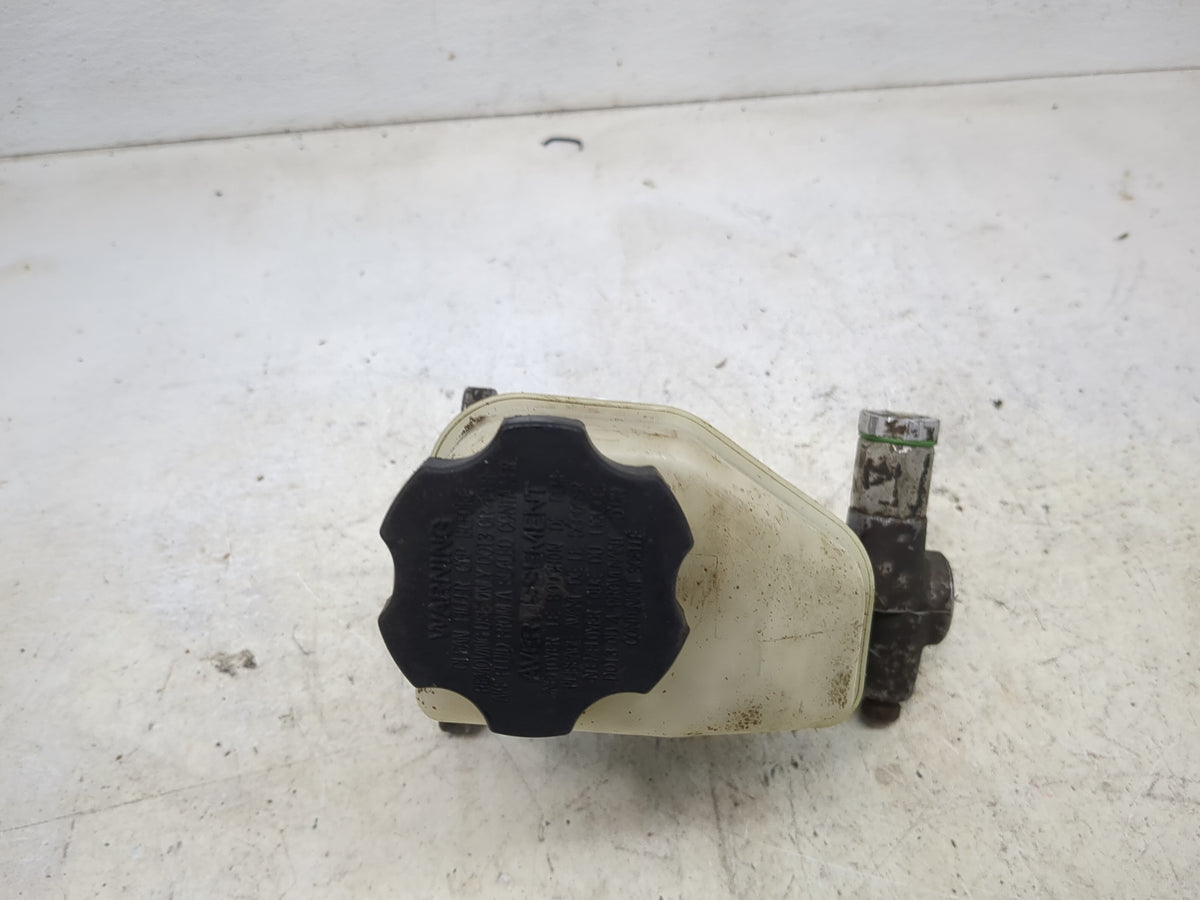 2004-2006 Hyundai Elantra Brake Master Cylinder 1513134 - Oemusedautoparts1.com