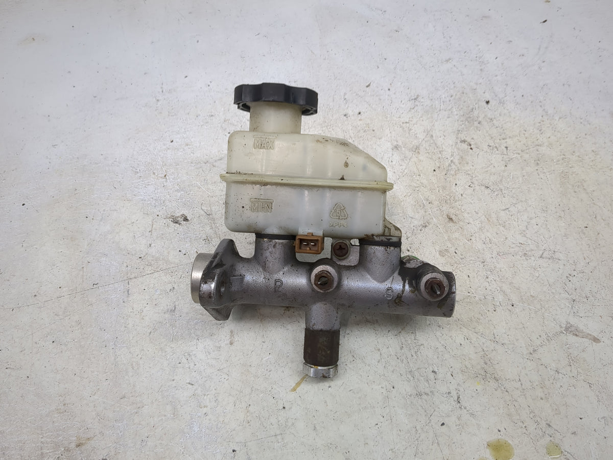 2004-2006 Hyundai Elantra Brake Master Cylinder 1513134 - Oemusedautoparts1.com