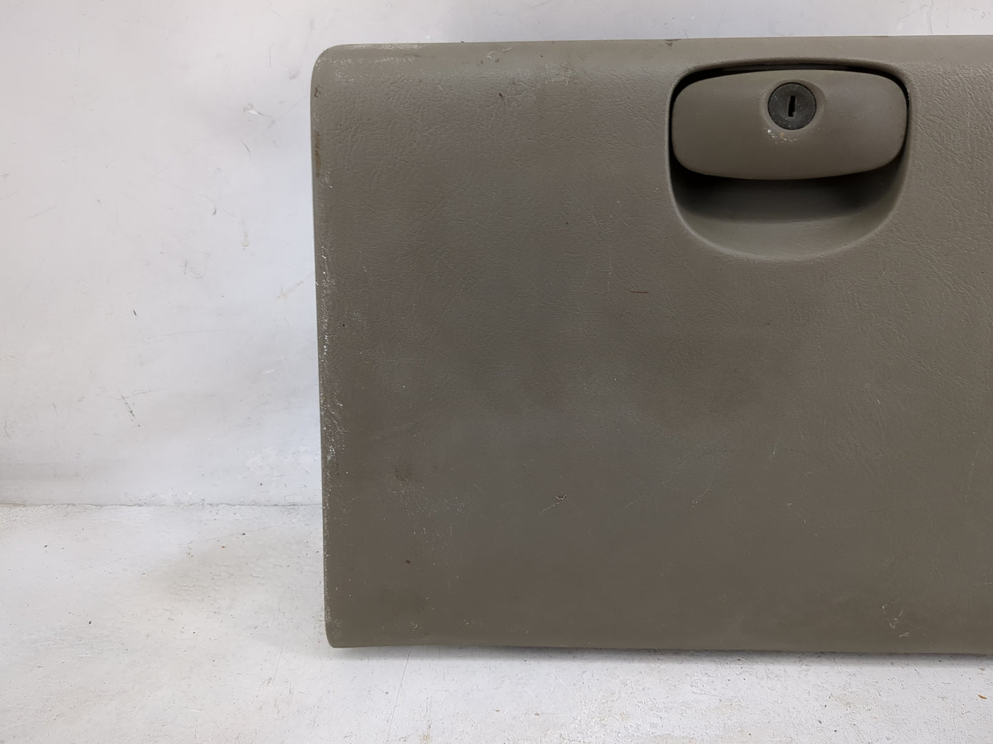 2004 Hyundai Santa Fe Passenger Glove Box Door Storage Compartment Brown - Oemusedautoparts1.com