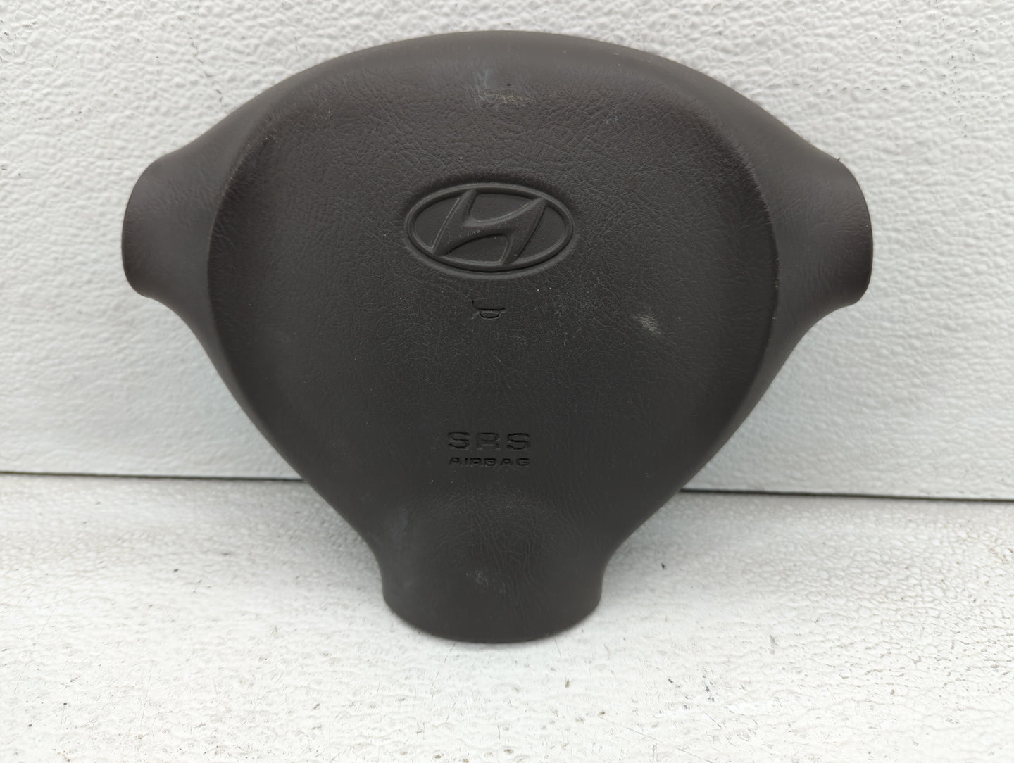 2004 Hyundai Santa Fe Air Bag Driver Left Steering Wheel Mounted Fits OEM Used Auto Parts - Oemusedautoparts1.com