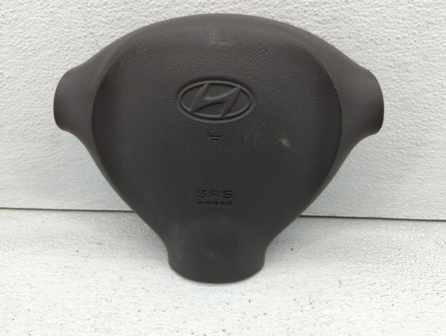 2004 Hyundai Santa Fe Air Bag Driver Left Steering Wheel Mounted Fits OEM Used Auto Parts - Oemusedautoparts1.com
