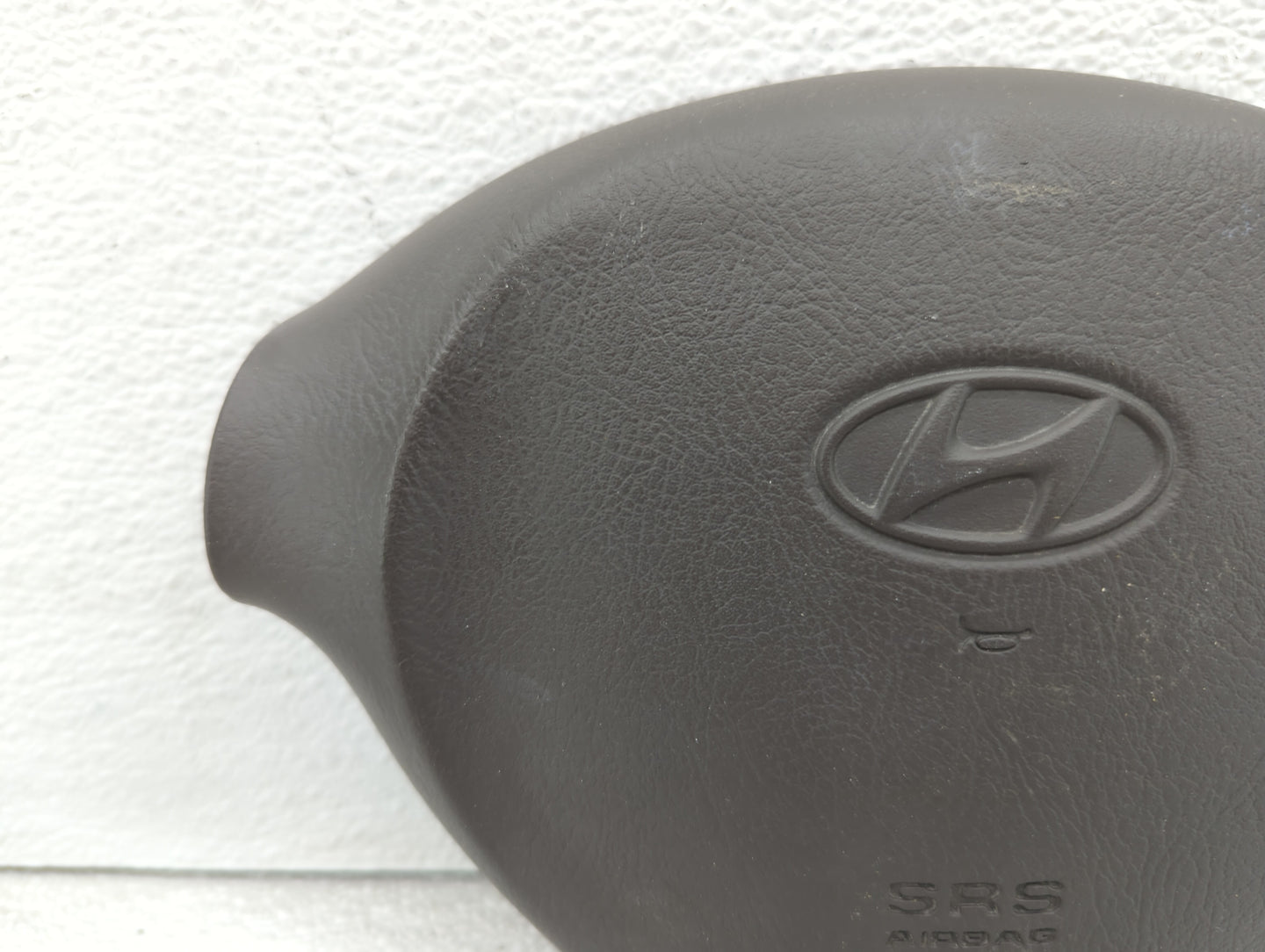 2004 Hyundai Santa Fe Air Bag Driver Left Steering Wheel Mounted Fits OEM Used Auto Parts - Oemusedautoparts1.com
