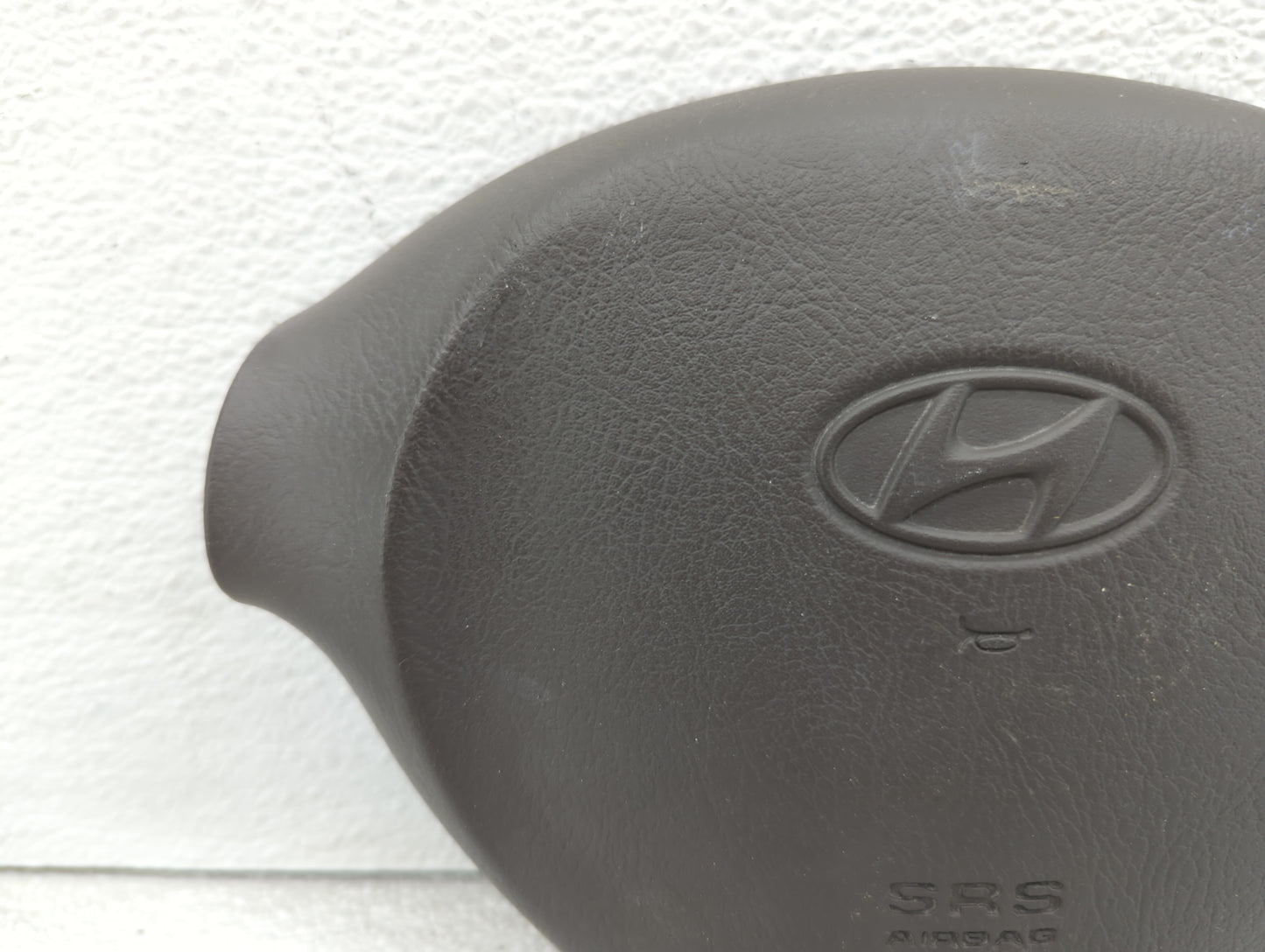 2004 Hyundai Santa Fe Air Bag Driver Left Steering Wheel Mounted Fits OEM Used Auto Parts - Oemusedautoparts1.com