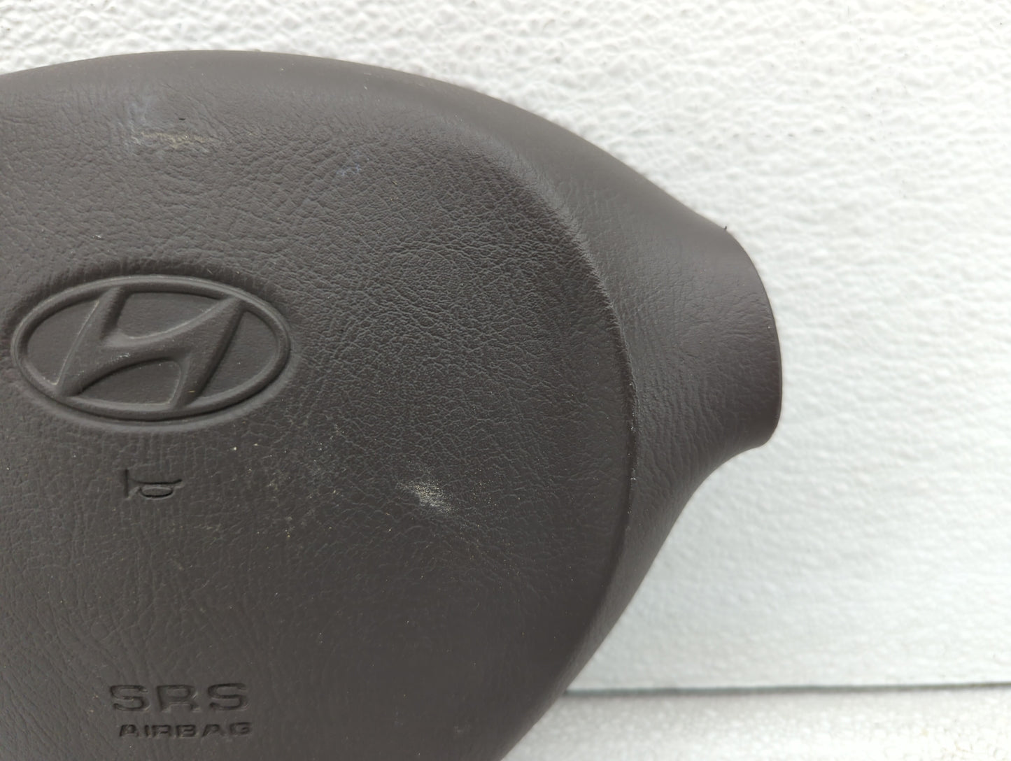 2004 Hyundai Santa Fe Air Bag Driver Left Steering Wheel Mounted Fits OEM Used Auto Parts - Oemusedautoparts1.com