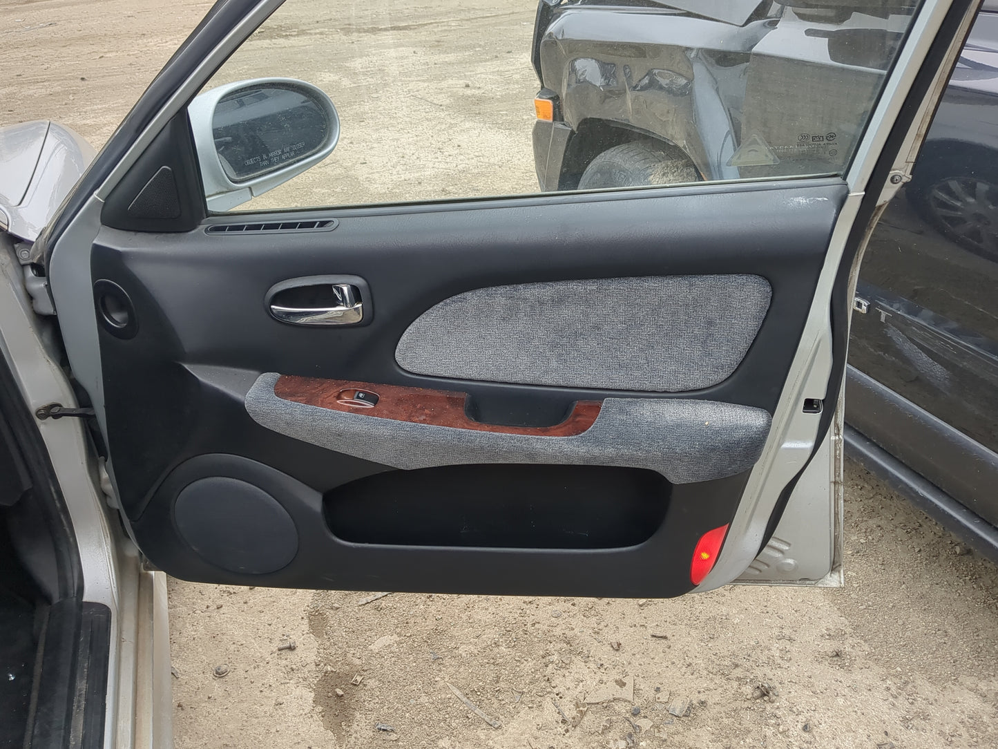 2004 Hyundai Sonata Front Right Passenger Interior Door Panel Trim - Oemusedautoparts1.com