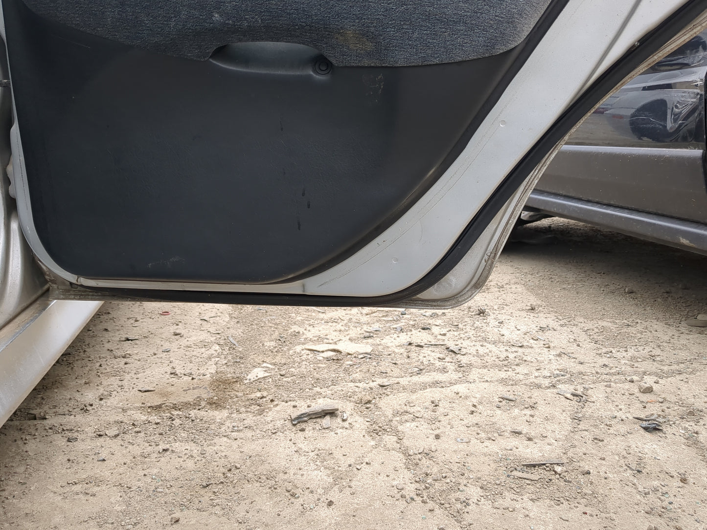 2002-2005 Hyundai Sonata Passenger Rear Door Oem - Oemusedautoparts1.com