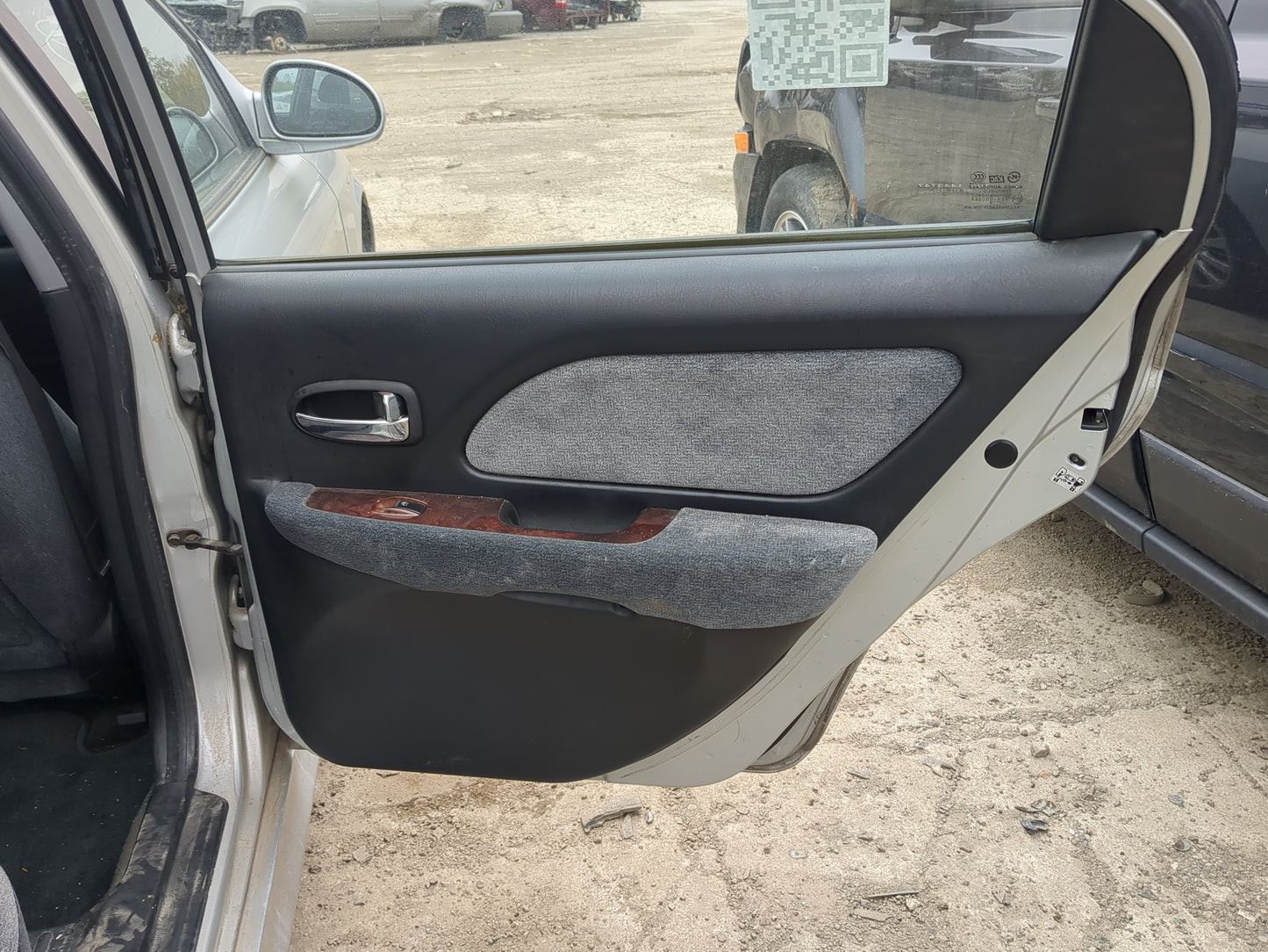 2002-2005 Hyundai Sonata Passenger Rear Door Oem - Oemusedautoparts1.com