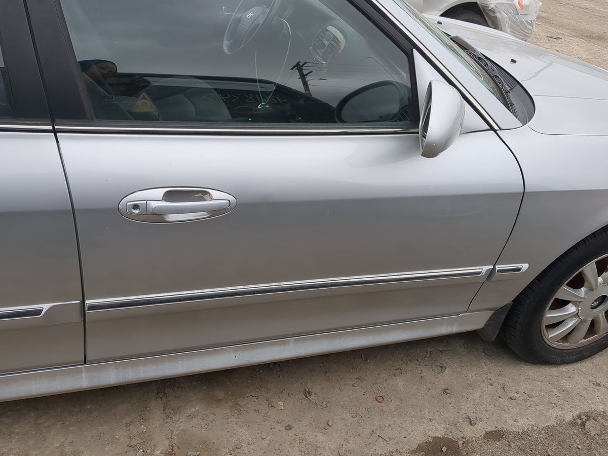 2002-2005 Hyundai Sonata Passenger Front Door Oem 1212028 - Oemusedautoparts1.com
