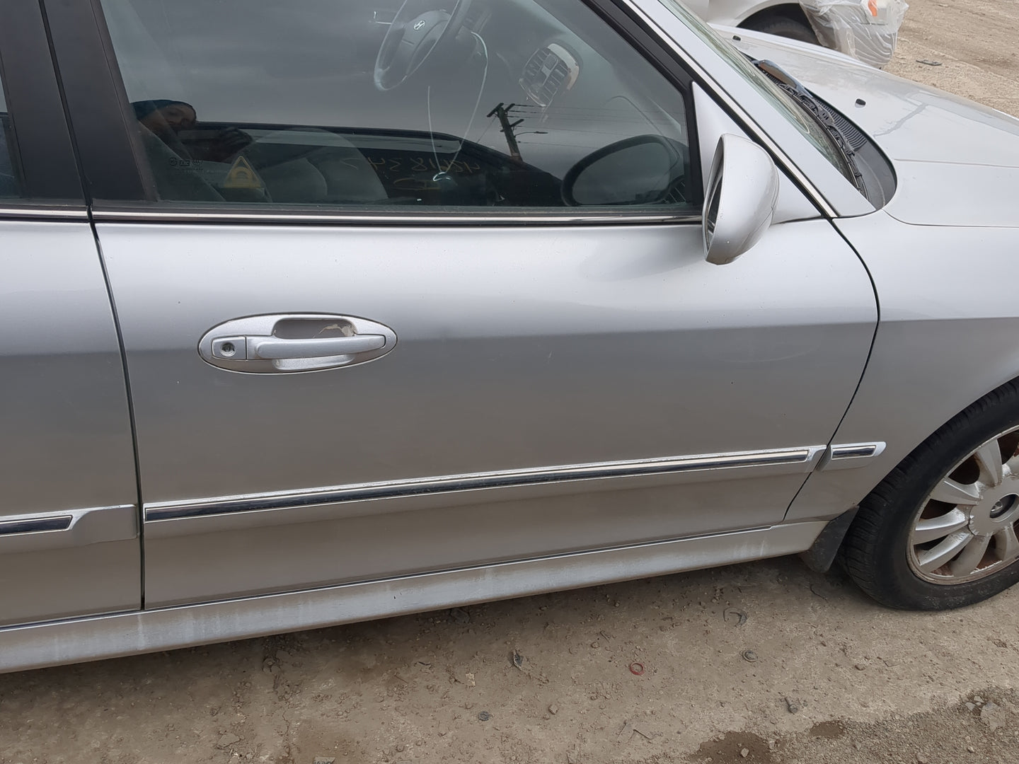 2002-2005 Hyundai Sonata Passenger Front Door Oem - Oemusedautoparts1.com