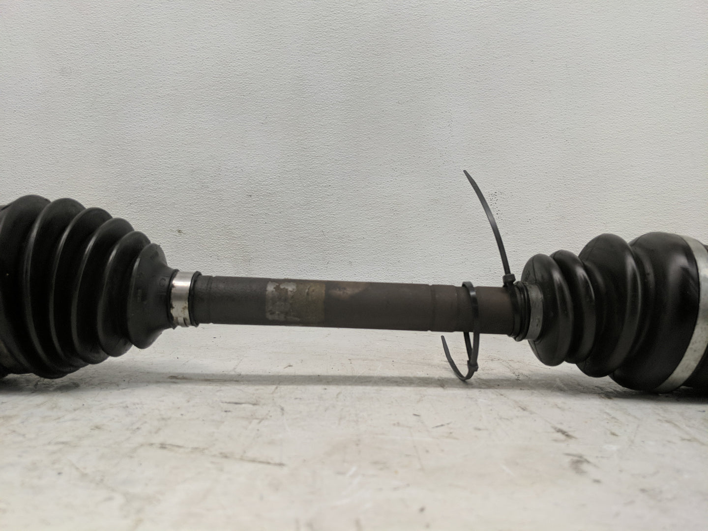 2003-2005 Hyundai Sonata Axle Shaft Front Driver Cv C/v - Oemusedautoparts1.com
