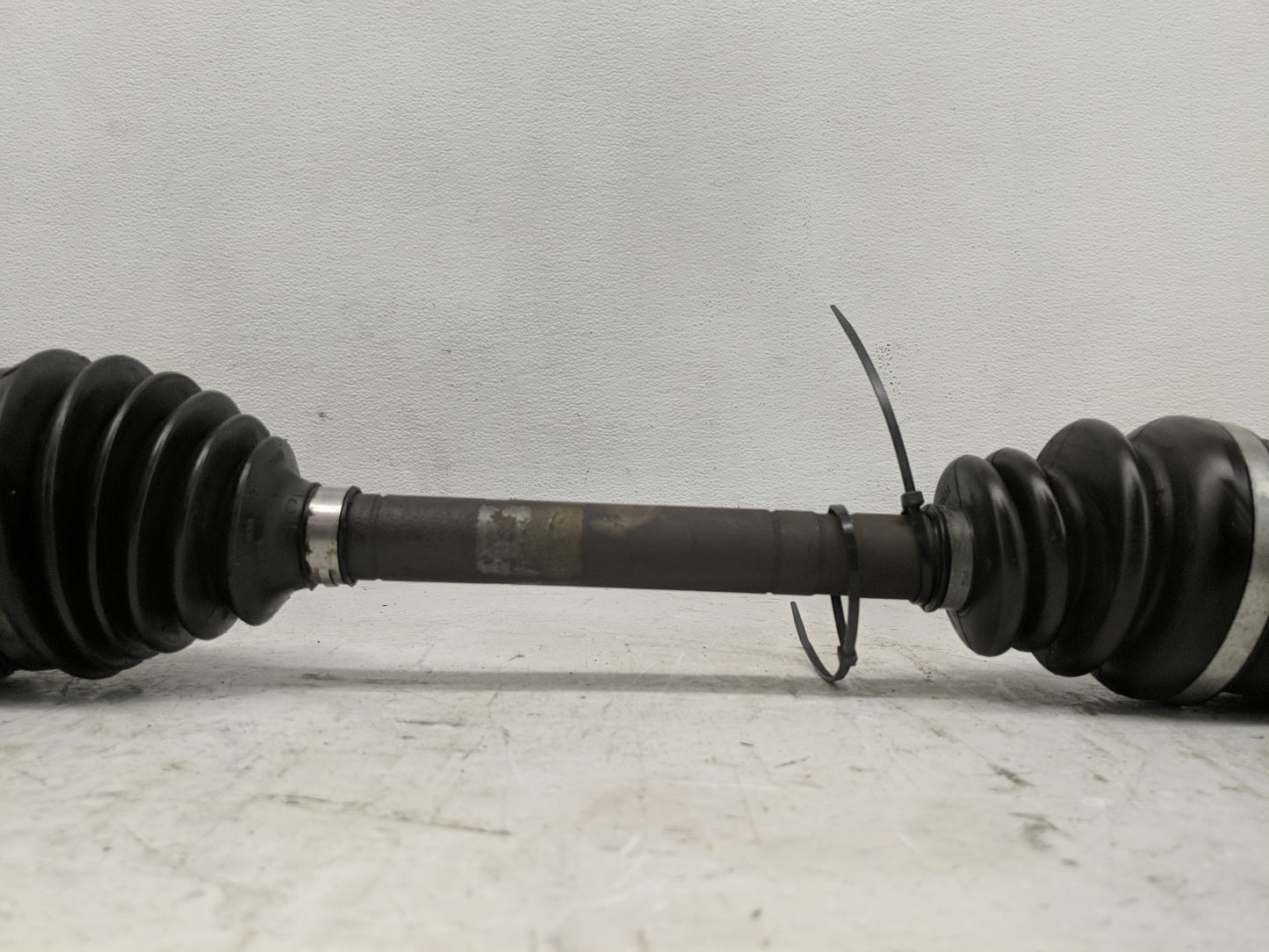 2003-2005 Hyundai Sonata Axle Shaft Front Driver Cv C/v - Oemusedautoparts1.com
