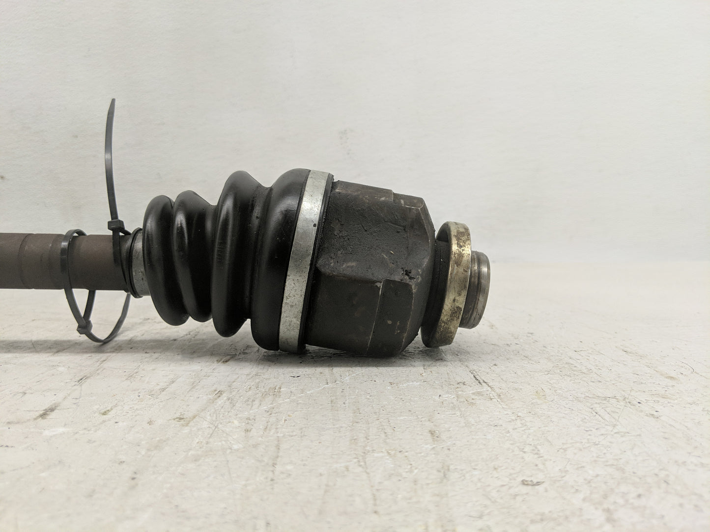 2003-2005 Hyundai Sonata Axle Shaft Front Driver Cv C/v - Oemusedautoparts1.com