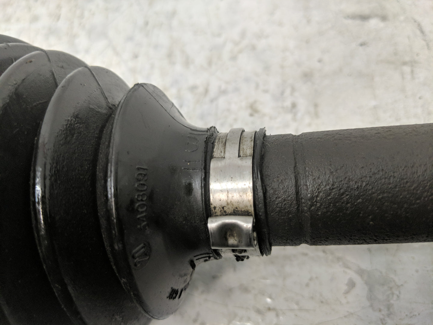 2003-2005 Hyundai Sonata Axle Shaft Front Driver Cv C/v - Oemusedautoparts1.com