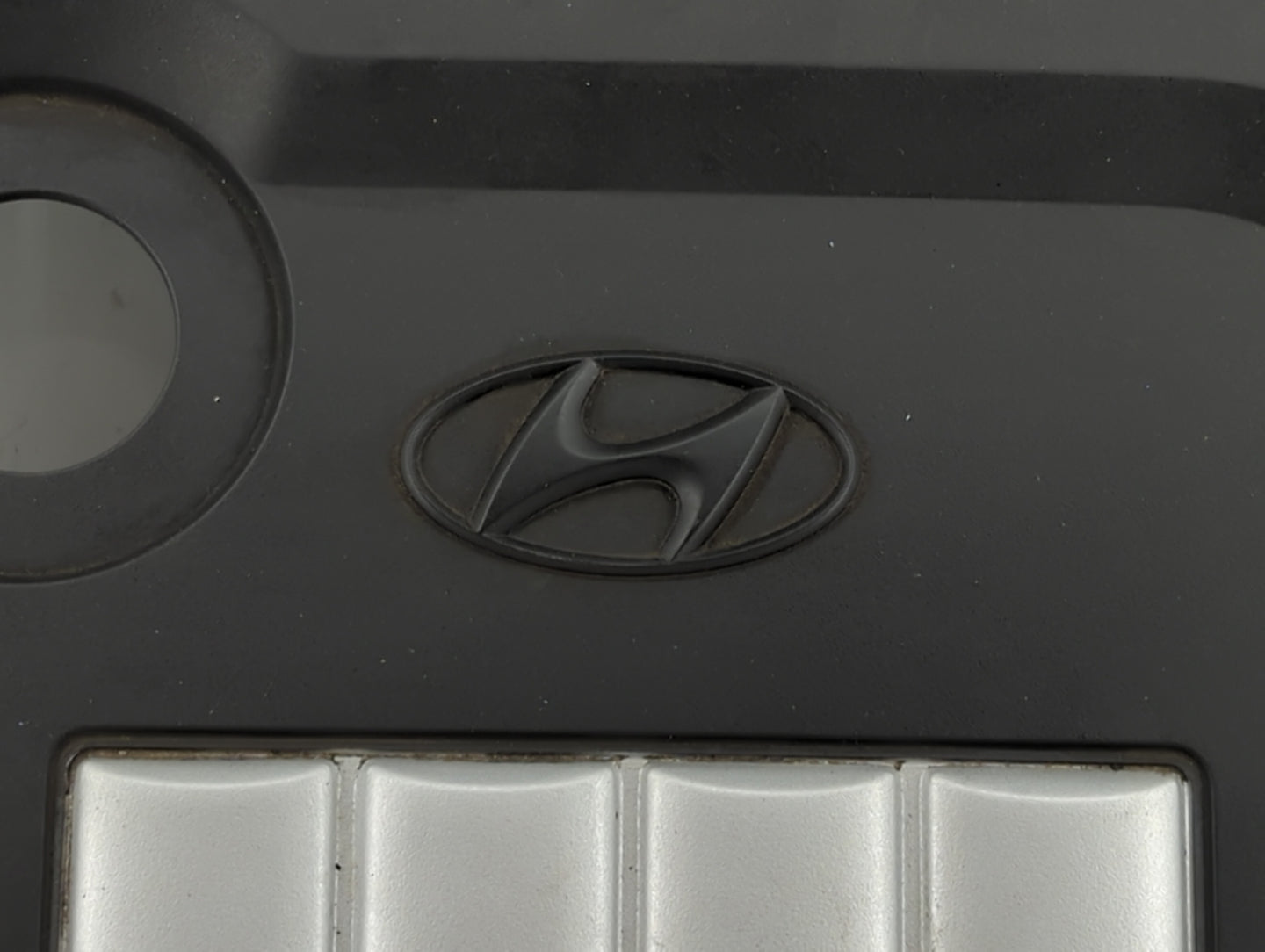 2004 Hyundai Sonata Engine Cover - Oemusedautoparts1.com