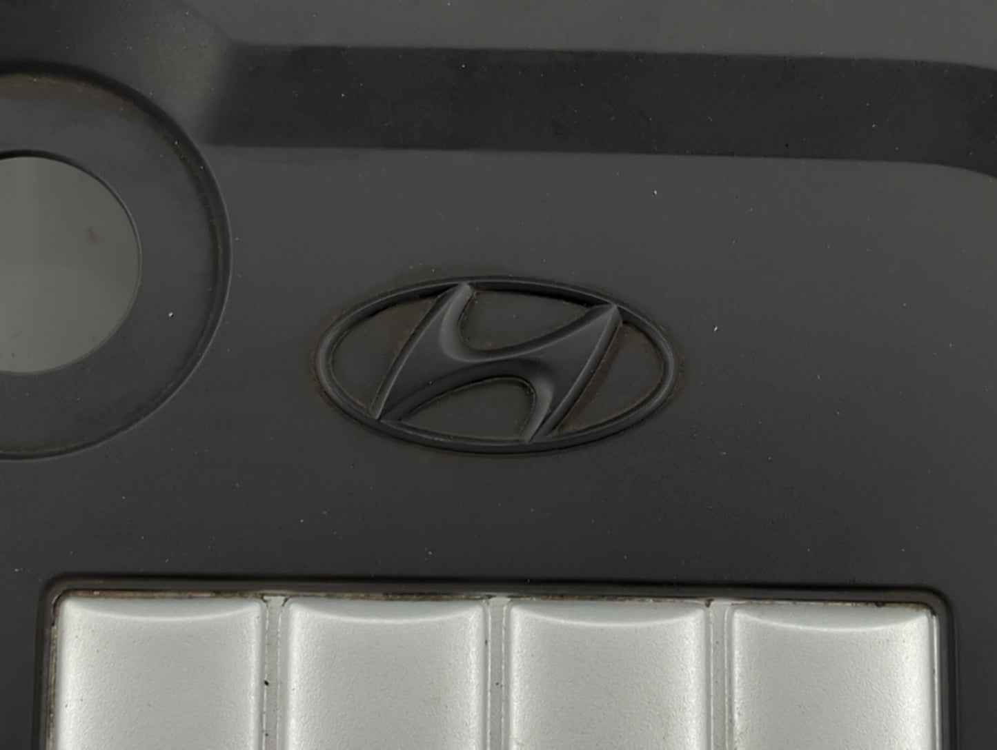 2004 Hyundai Sonata Engine Cover - Oemusedautoparts1.com