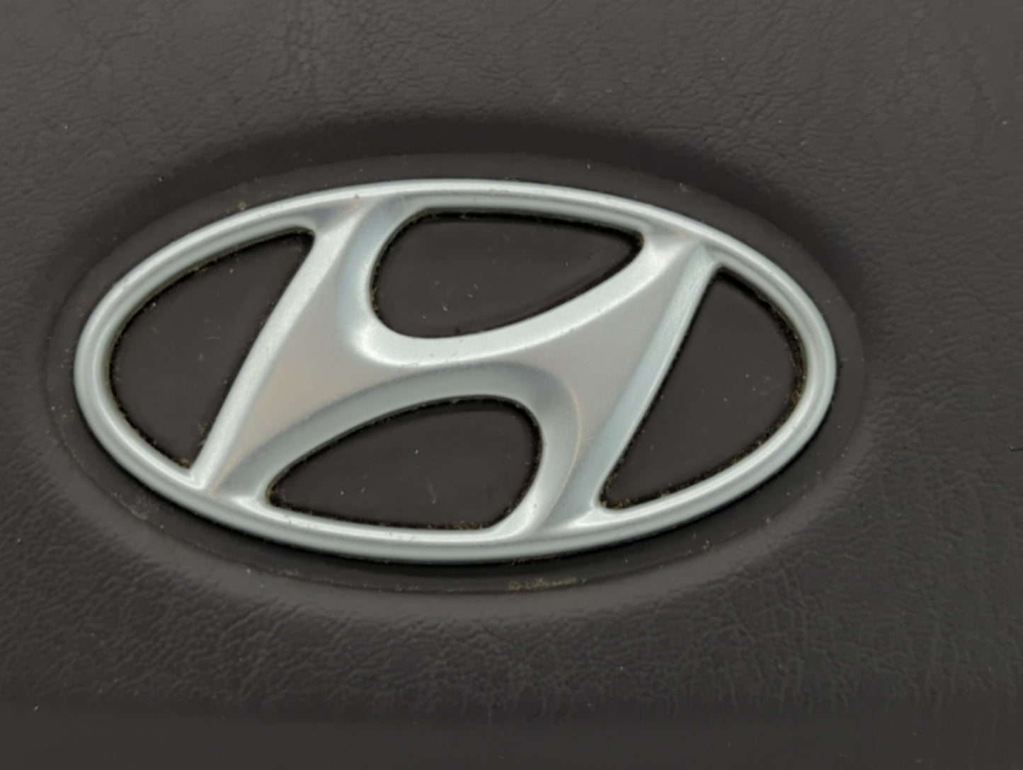 2004 Hyundai Xg300 Air Bag Driver Left Steering Wheel Mounted Fits Fits 2003 2005 OEM Used Auto Parts - Oemusedautoparts1.co