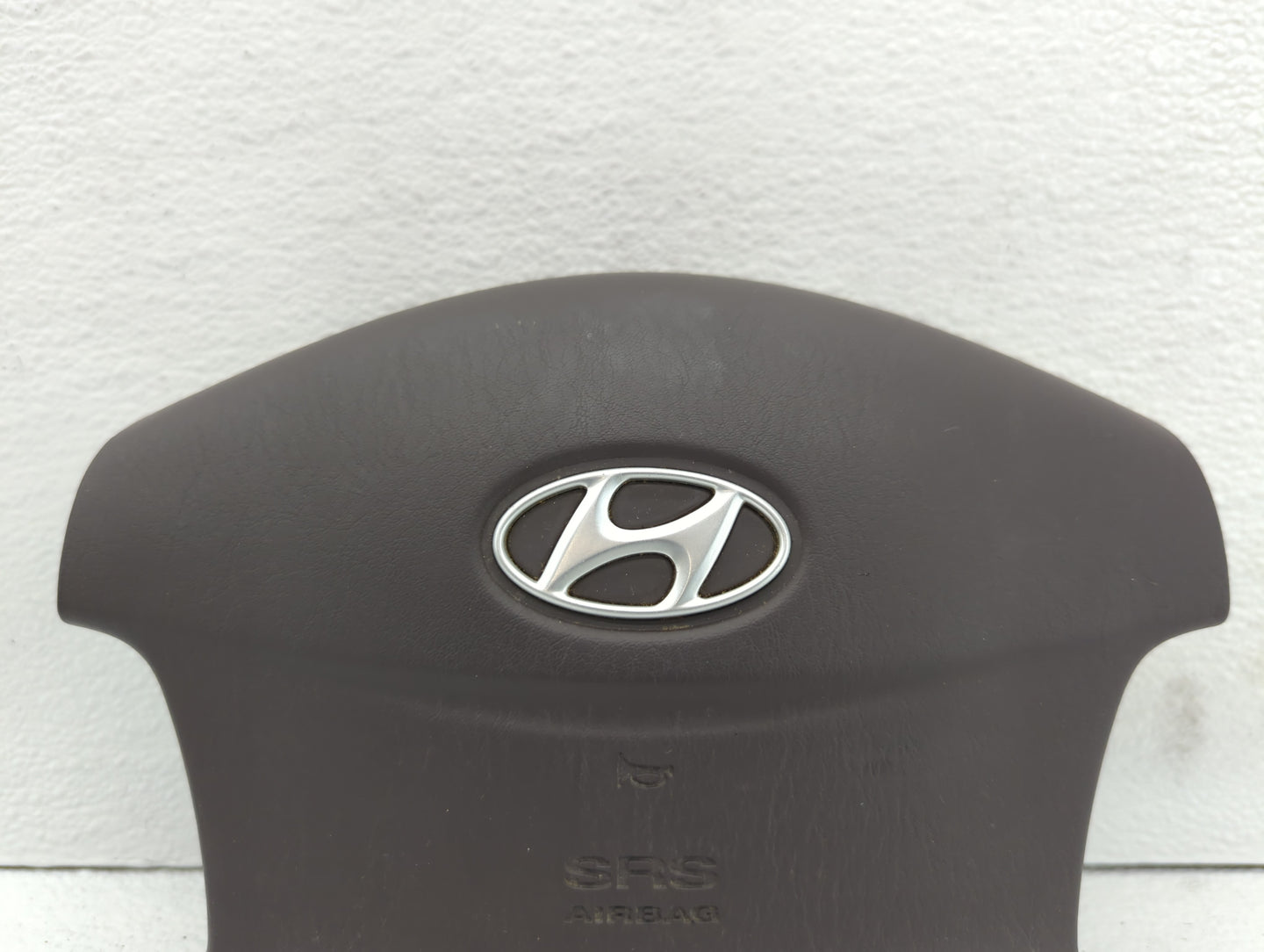 2004 Hyundai Xg300 Air Bag Driver Left Steering Wheel Mounted Fits Fits 2003 2005 OEM Used Auto Parts - Oemusedautoparts1.co