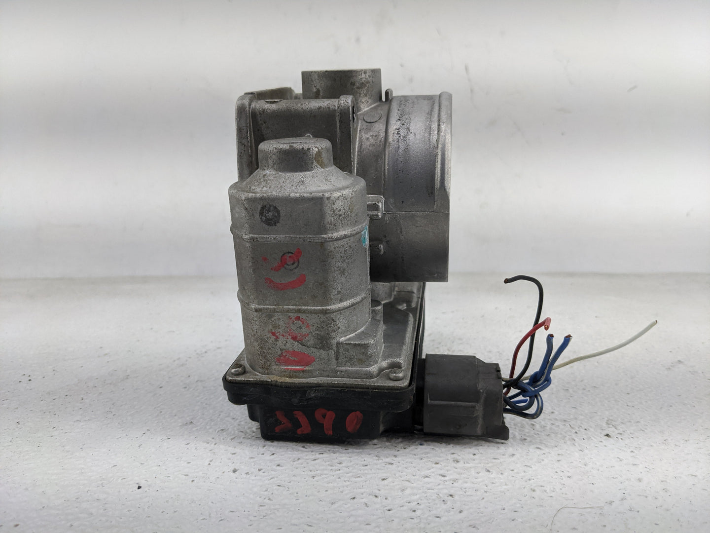 2003-2005 Infiniti Fx35 Throttle Body P/N:SERA576-01 Fits Fits 2002 2003 2004 2005 2006 OEM Used Auto Parts - Oemusedautopar