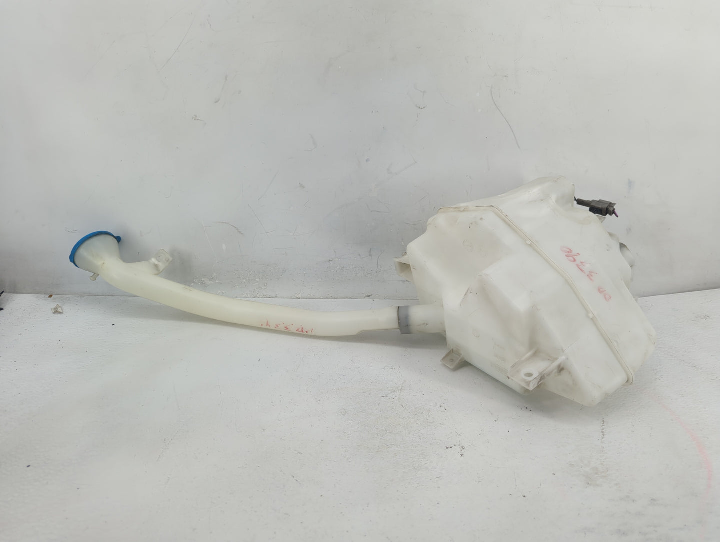 2003-2005 Infiniti Fx35 Windshield Washer Fluid Reservoir Bottle Oem - Oemusedautoparts1.com