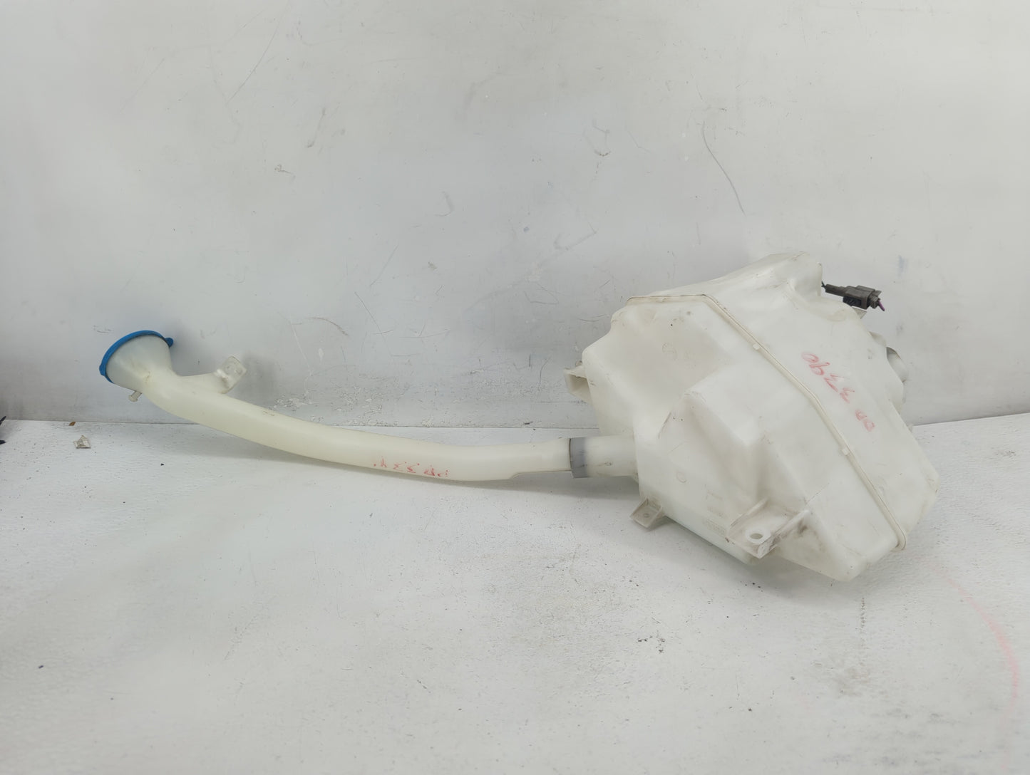 2003-2005 Infiniti Fx35 Windshield Washer Fluid Reservoir Bottle Oem - Oemusedautoparts1.com