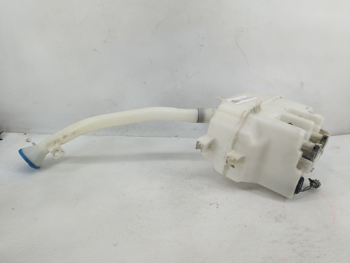 2003-2005 Infiniti Fx35 Windshield Washer Fluid Reservoir Bottle Oem - Oemusedautoparts1.com