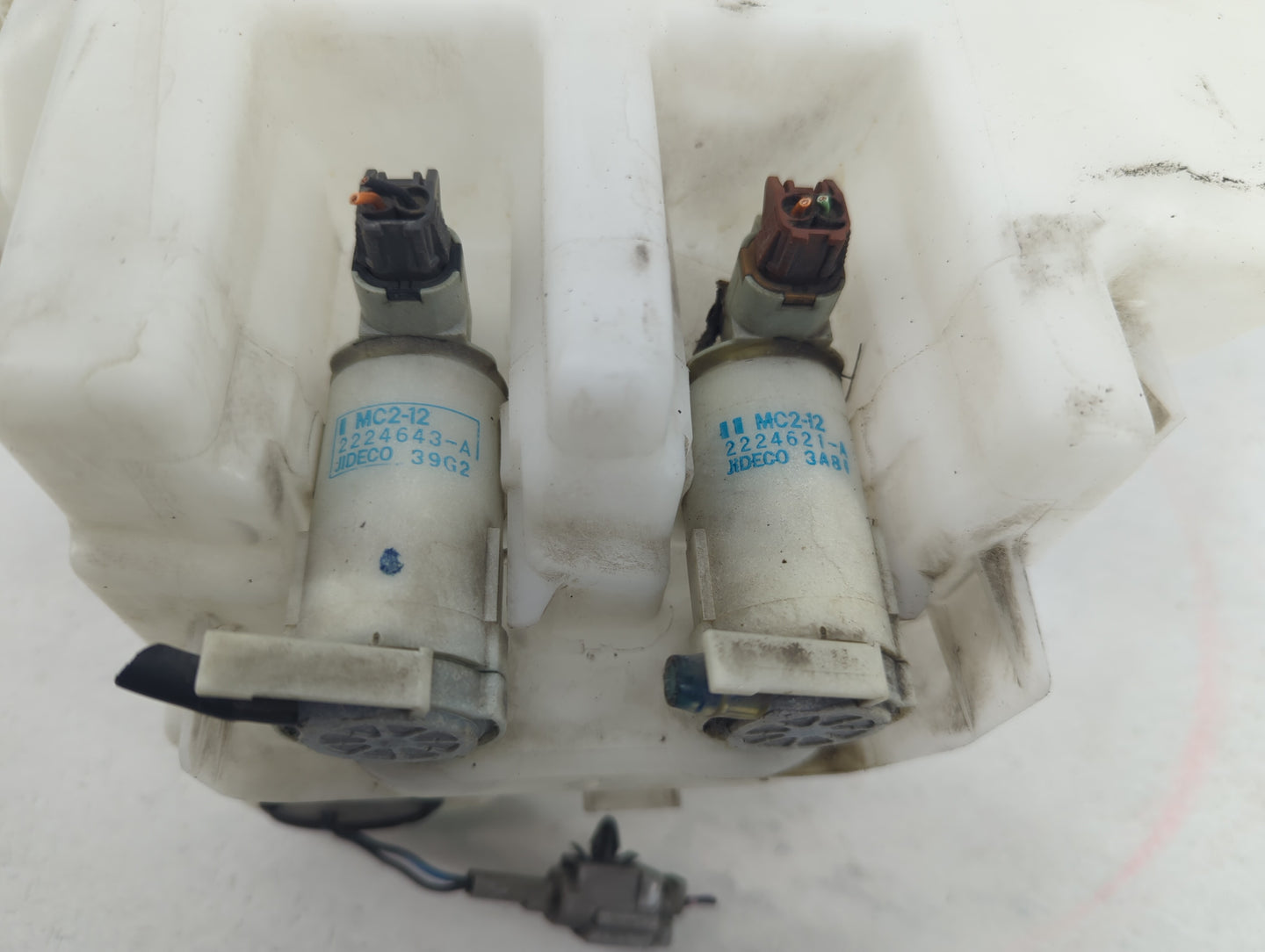 2003-2005 Infiniti Fx35 Windshield Washer Fluid Reservoir Bottle Oem - Oemusedautoparts1.com