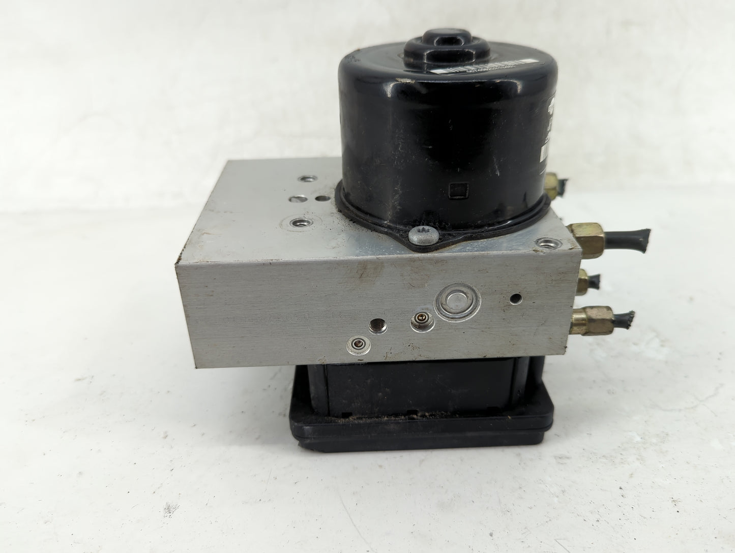 2004-2005 Infiniti Fx35 ABS Pump Control Module Replacement P/N:47660-CG715 Fits Fits 2004 2005 OEM Used Auto Parts - Oemuse
