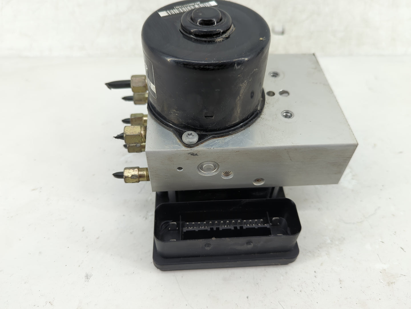 2004-2005 Infiniti Fx35 ABS Pump Control Module Replacement P/N:47660-CG715 Fits Fits 2004 2005 OEM Used Auto Parts - Oemuse