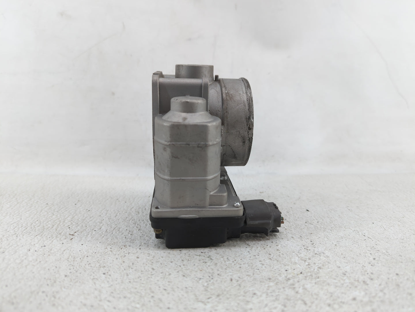 2003-2005 Infiniti Fx35 Throttle Body P/N:RME70-04 A576-01, RME70 Fits Fits 2002 2003 2004 2005 2006 OEM Used Auto Parts - O