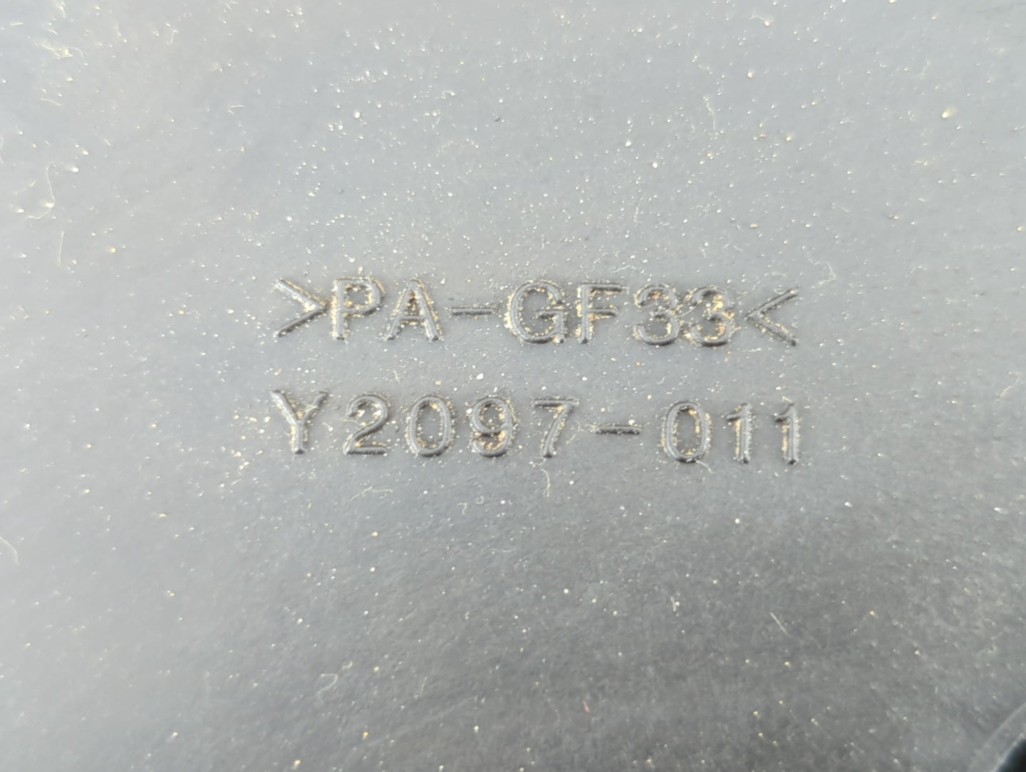 2004 Infiniti G35 Driver Left Cylinder Head Valve Cover P/N:Y2097-011 Fits OEM Used Auto Parts - Oemusedautoparts1.com