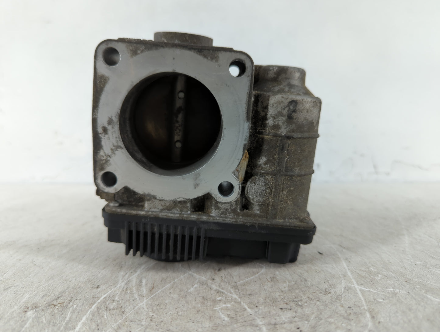 2003-2006 Infiniti G35 Throttle Body P/N:SERA576-01 Fits Fits 2002 2003 2004 2005 2006 OEM Used Auto Parts - Oemusedautopart