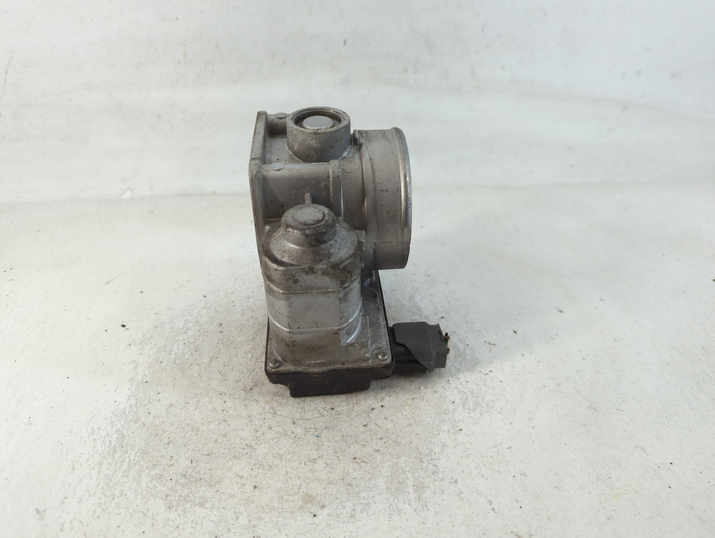 2003-2006 Infiniti G35 Throttle Body P/N:05916 RME70-04 Fits Fits 2002 2003 2004 2005 2006 OEM Used Auto Parts - Oemusedauto