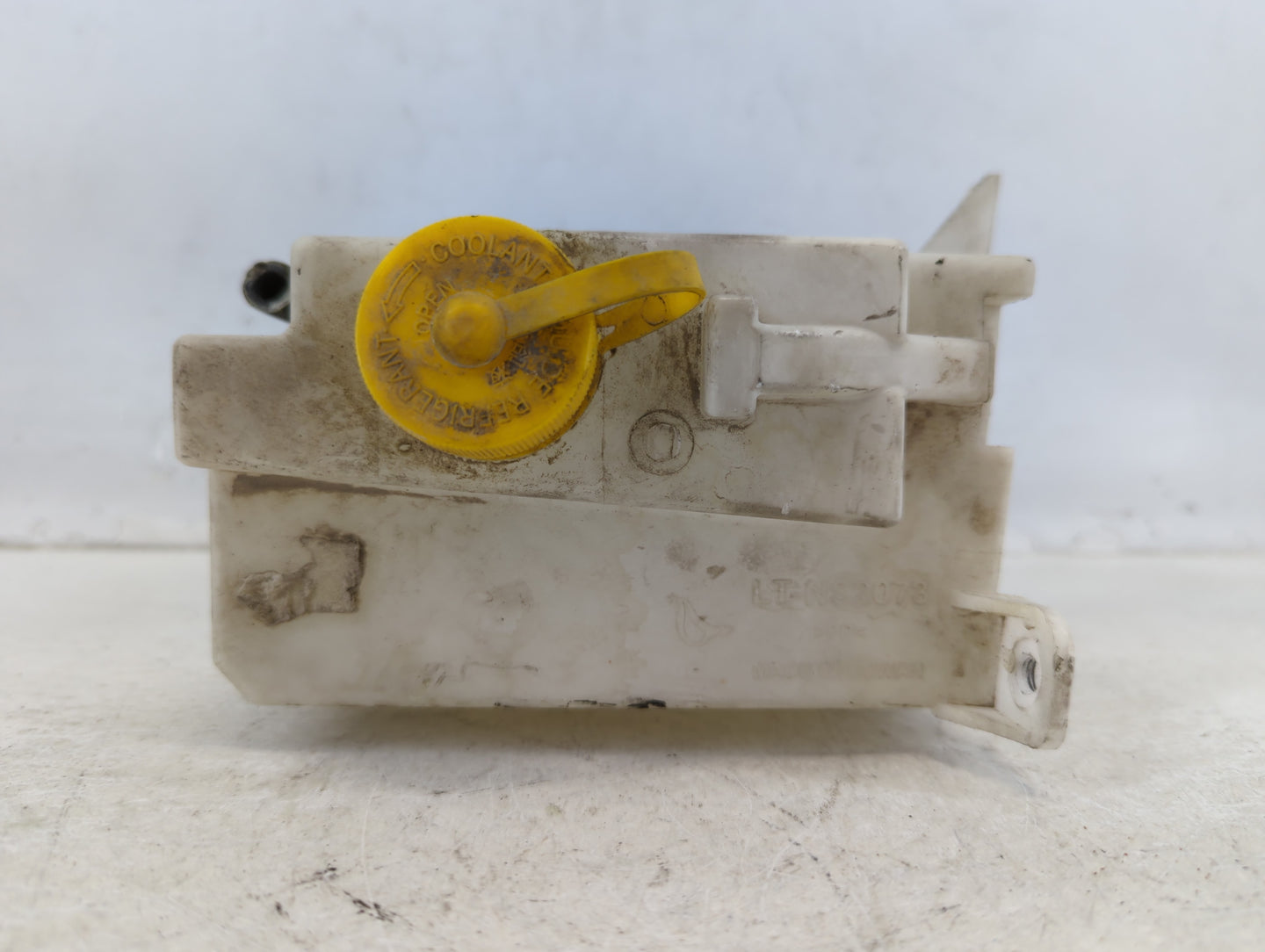 2002-2004 Infiniti I35 Windshield Washer Fluid Reservoir Bottle Oem - Oemusedautoparts1.com