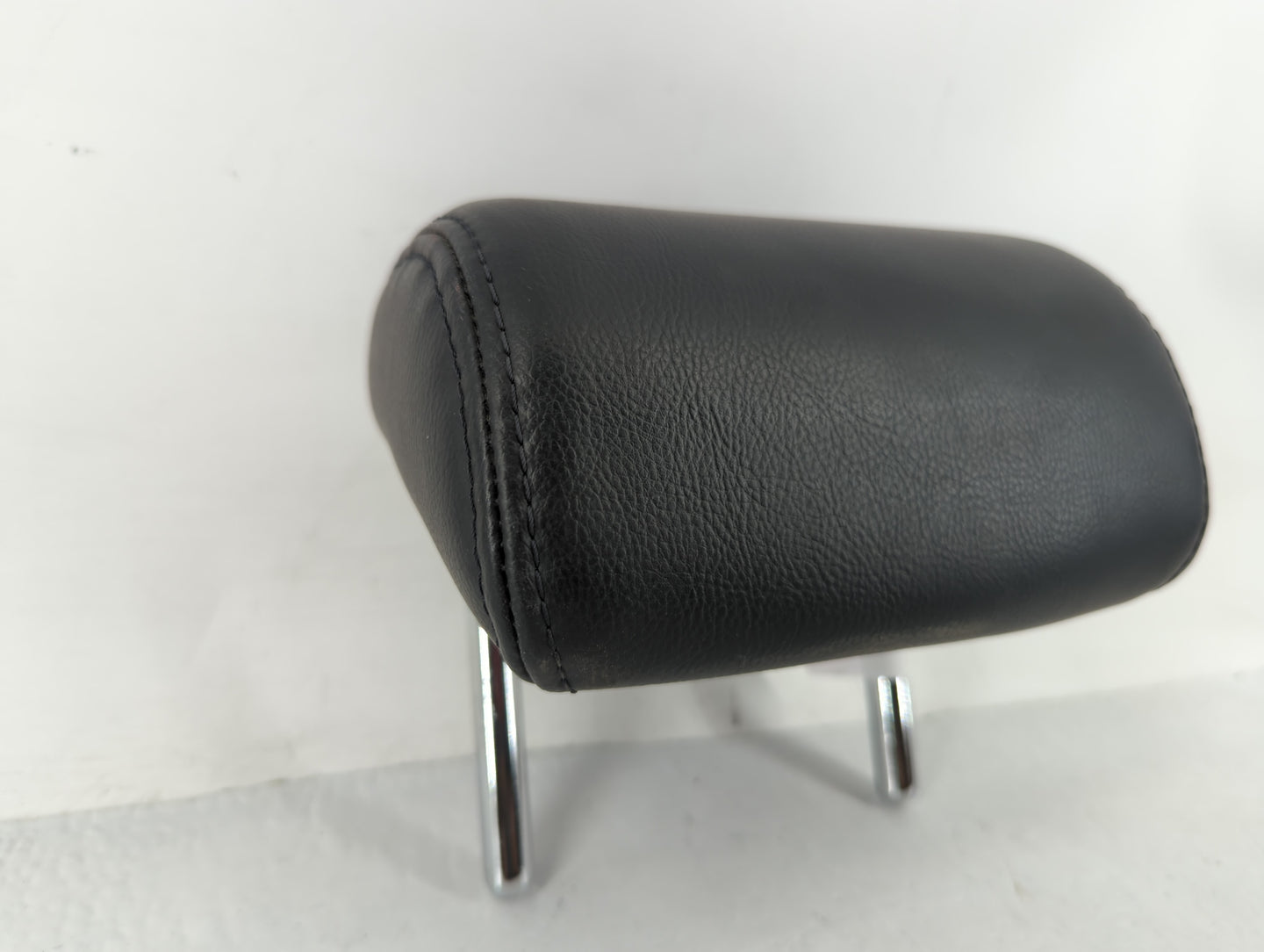 2002-2004 Infiniti I35 Headrest Head Rest Front Driver Passenger Seat Fits Fits 2002 2003 2004 OEM Used Auto Parts - Oemused